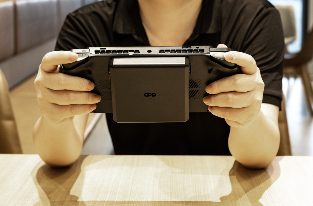 【期間限定予約特価】GPD 世界初AMD Ryzen AI Max+ 395 プロセッサー搭載ハンドヘルドPC GPD WIN 5（64GBメモリ/4TB SSDモデル）