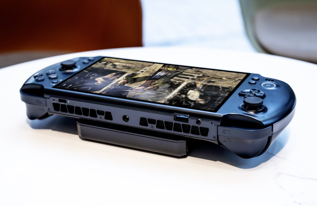 【期間限定予約特価】GPD AMD Ryzen AI Max 385 プロセッサー搭載ハンドヘルドPC GPD WIN 5(32GBメモリ/1TB SSDモデル)