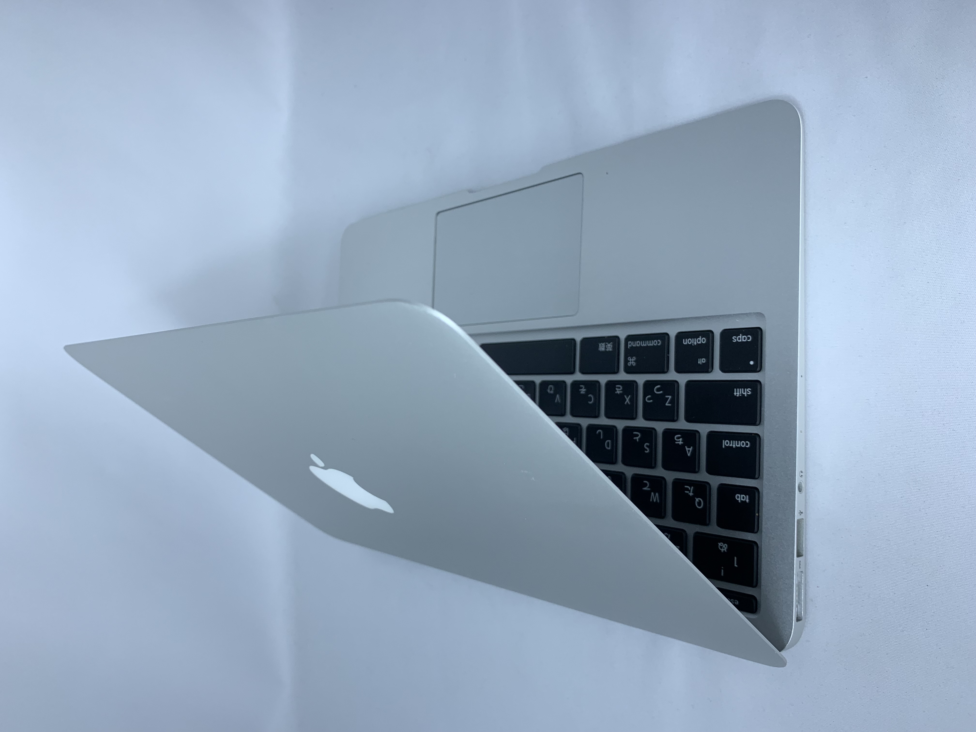 【EarlySpringSALE】【中古：Bランク】Apple MacBook Air (2015年) 11.6インチ MJVM2J/A【30日返金保証】