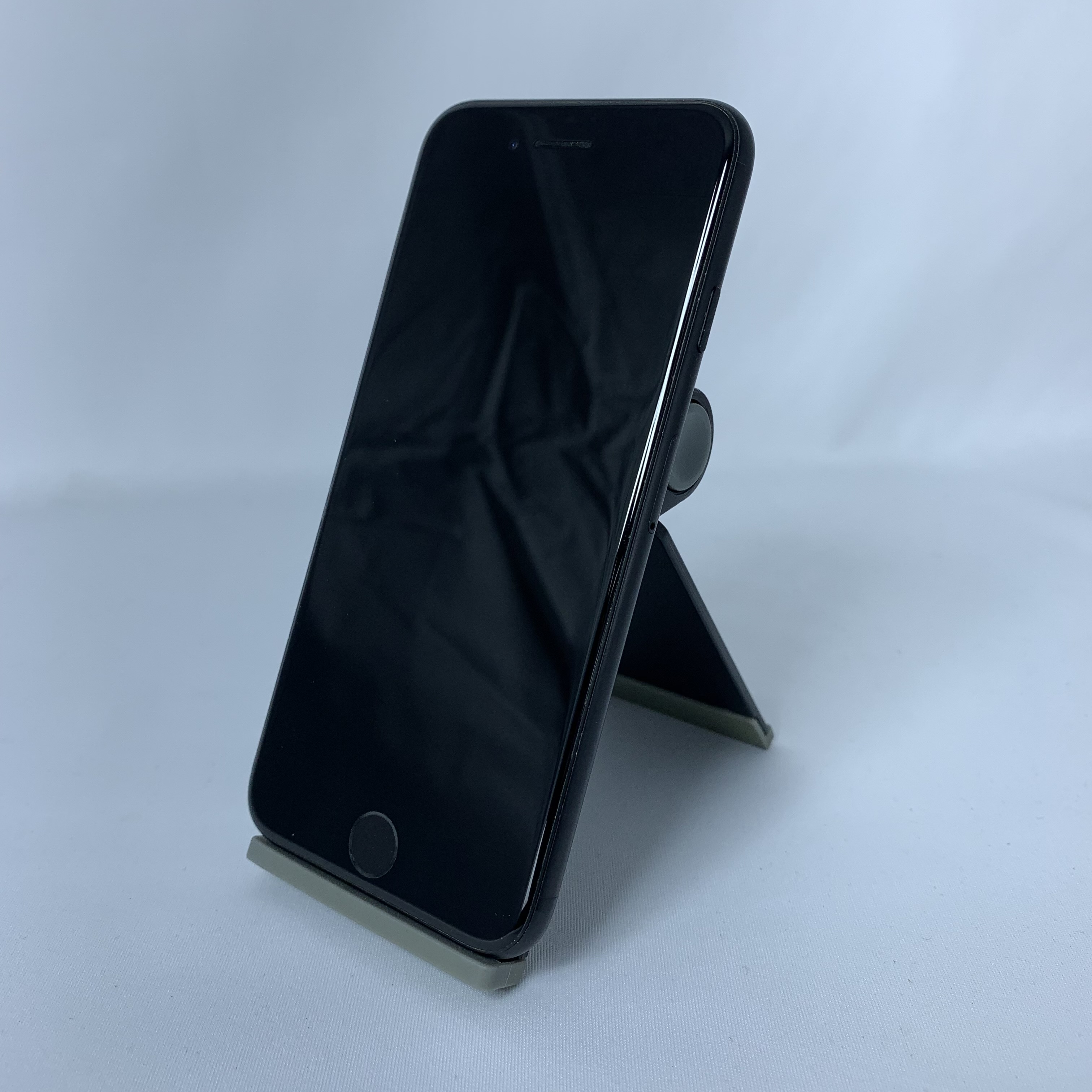 中古】iPhone 7 32GB ブラック (SIMロック解除済)【30日間保証 