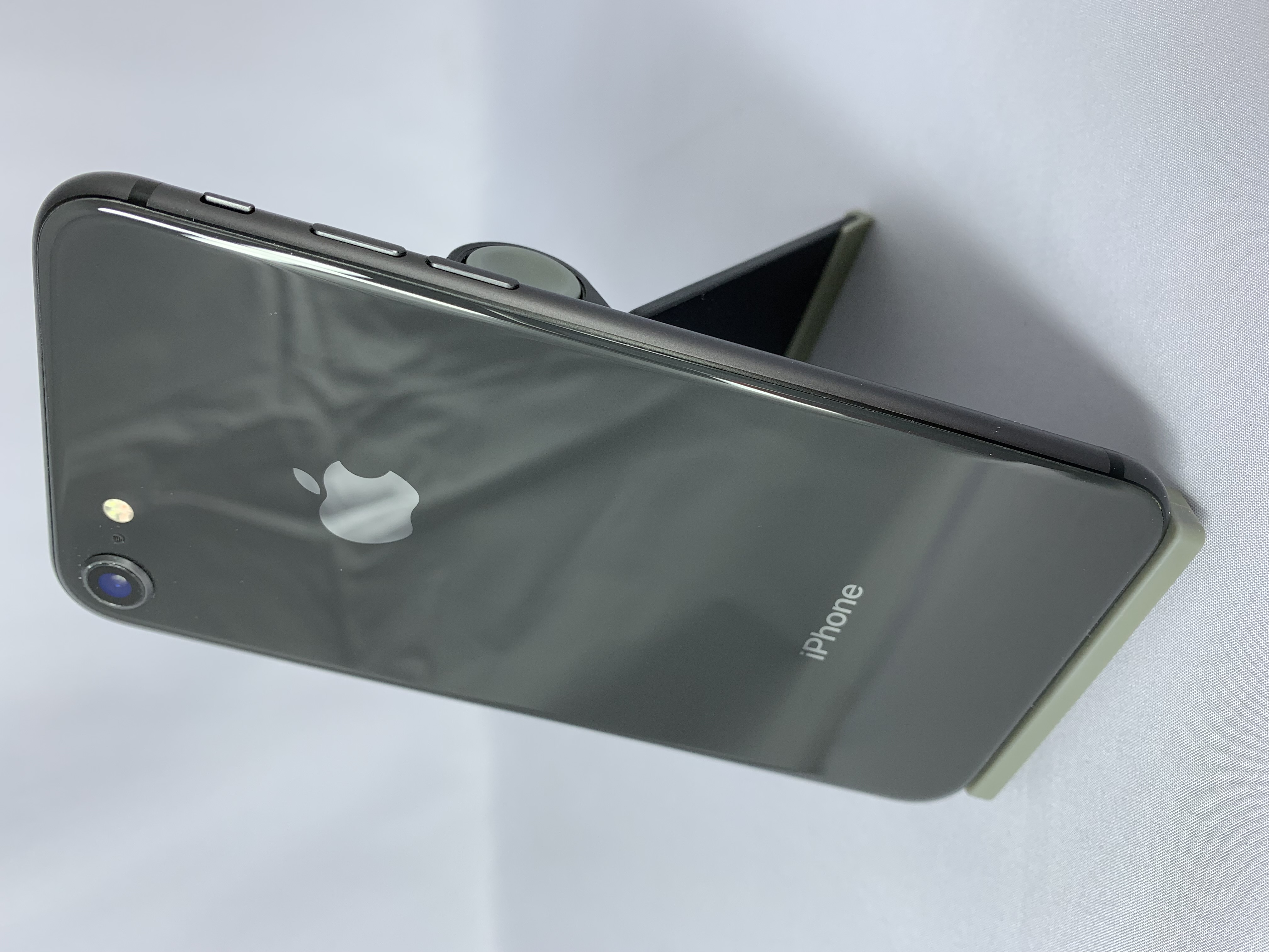 【中古：Bランク】iPhone 8 64GB スペースグレイ simロック解除済【30日返金保証】【赤ロム保証付き】