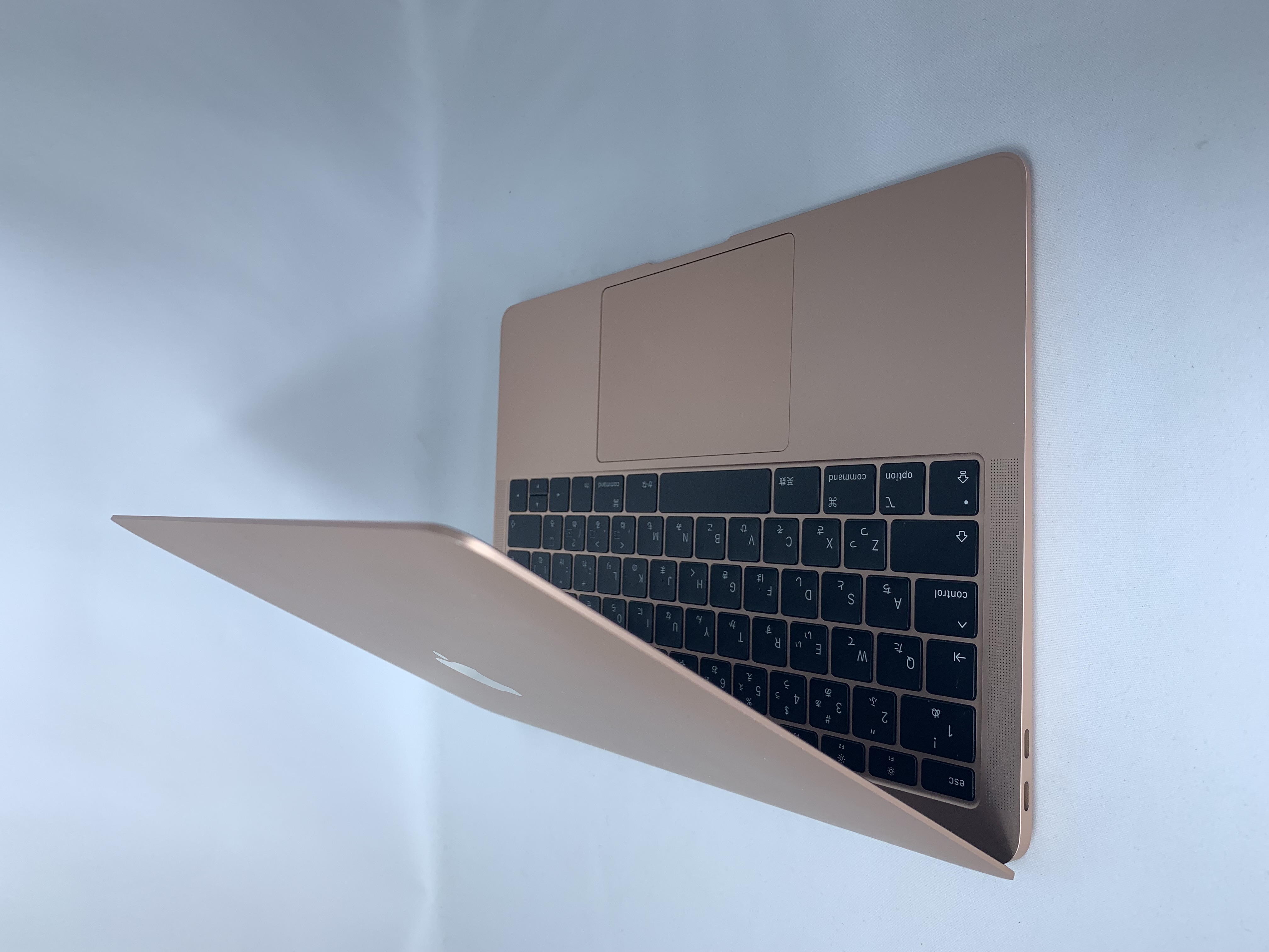 【中古：Bランク】Apple MacBook Air Retinaディスプレイ(2018年) 1600/13.3 MREE2J/A [ゴールド]【30日返金保証】