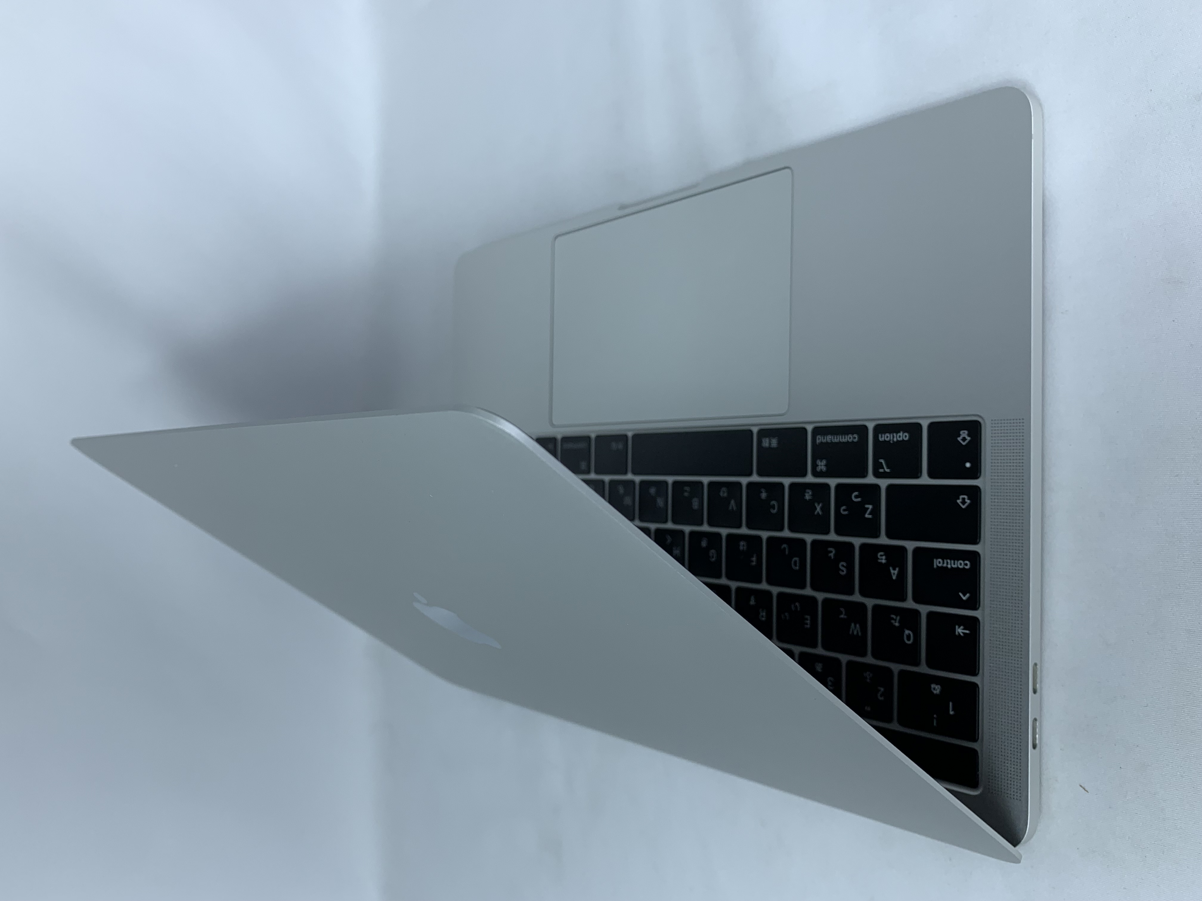 【中古：Bランク】Apple MacBook Pro Retinaディスプレイ(2018)  MR9U2J/A [シルバー]【30日返金保証】