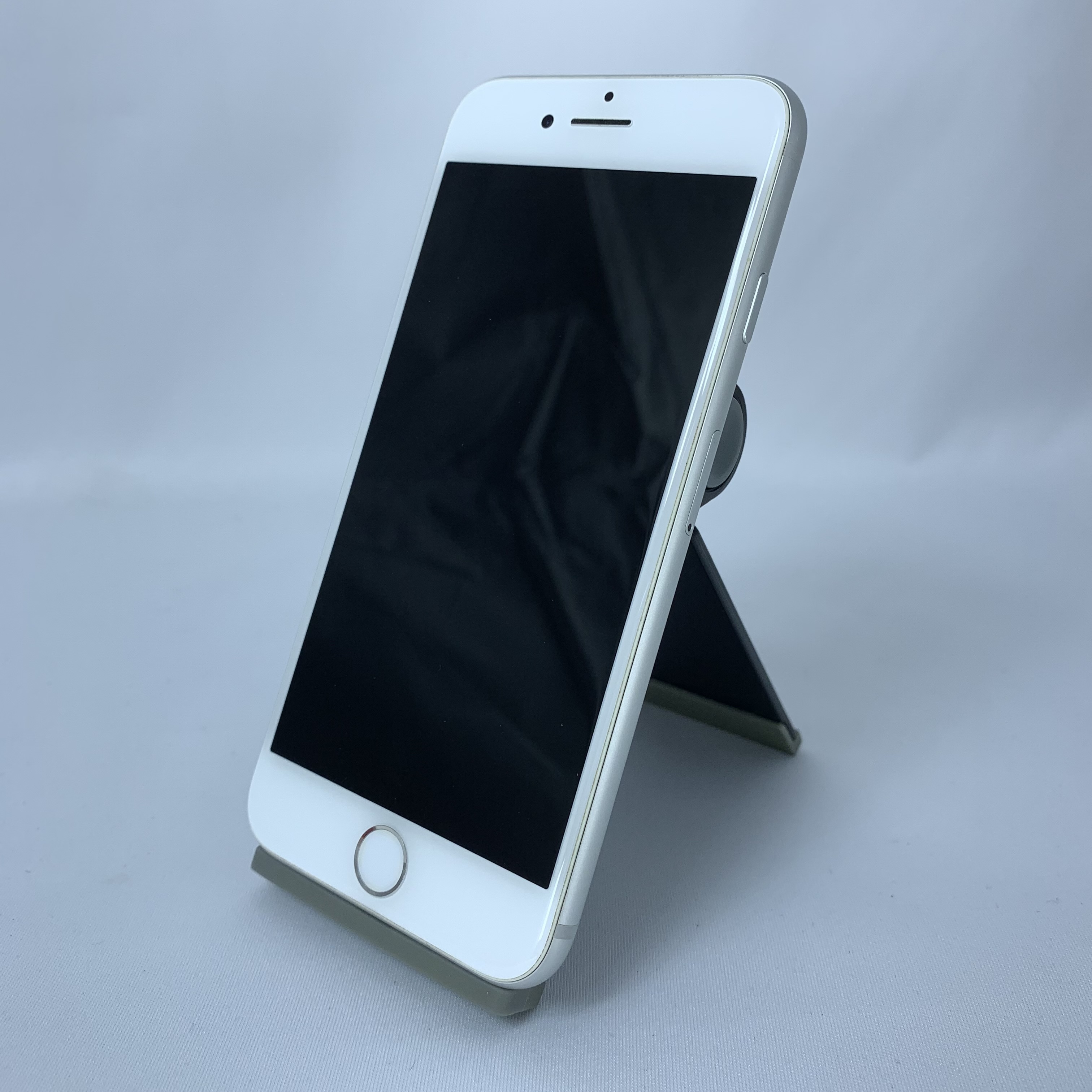 【中古】iPhone 8 64GB シルバー(SIMロック解除済)【30日間保証】