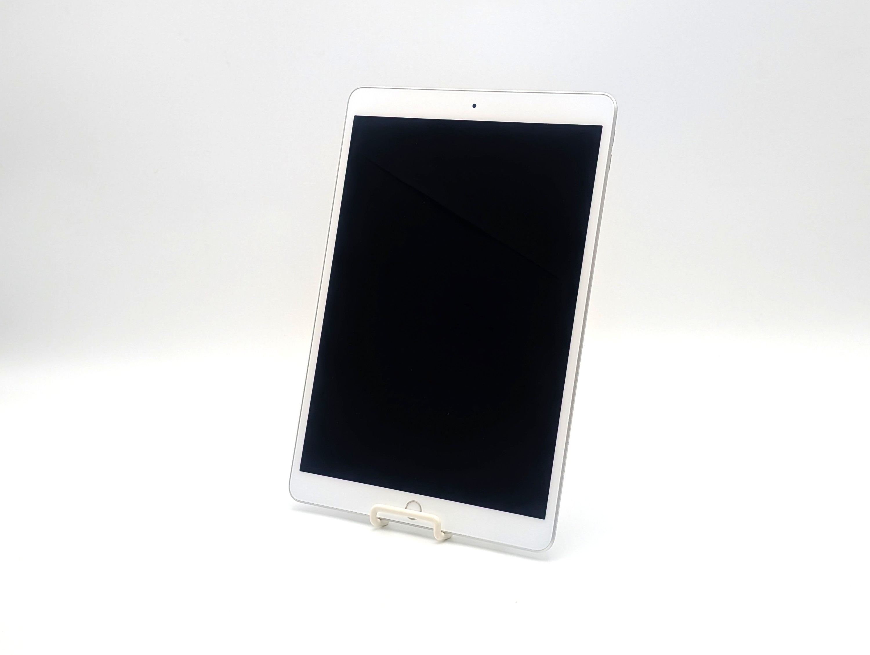 【中古：Bランク】Apple iPad Air 10.5インチ(2019) Wi-Fiモデル 64GB シルバー MUUK2J/A【30日返金保証】
