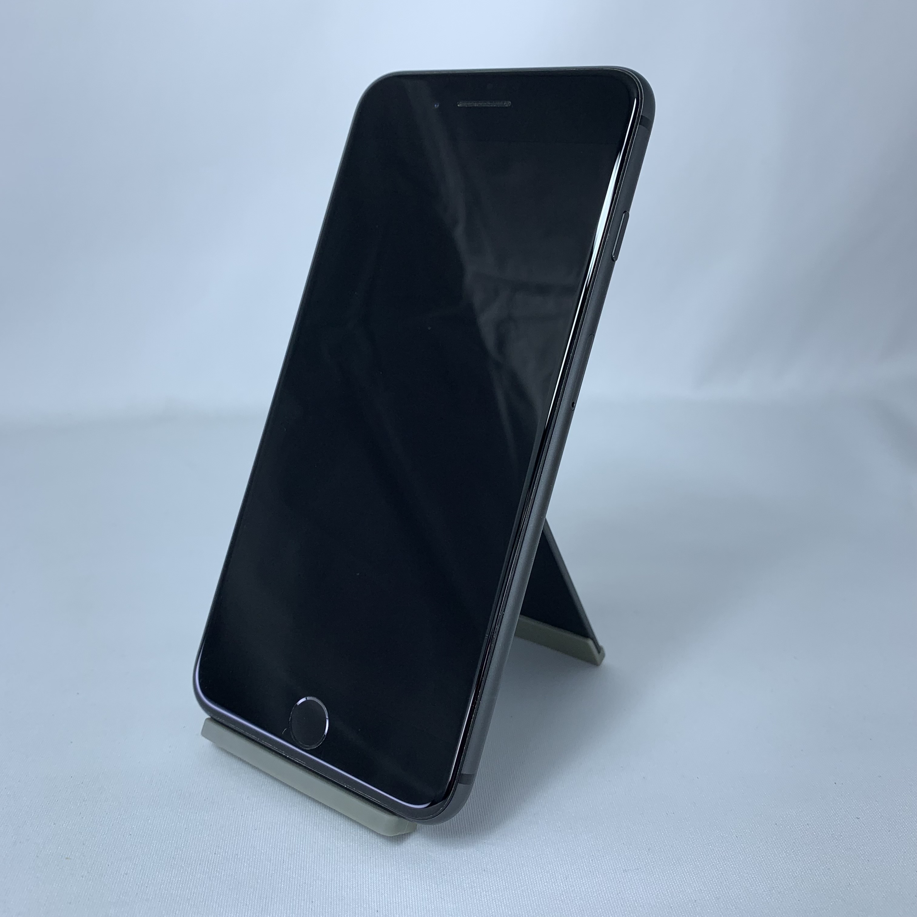 【中古】iPhone 8 PLUS 64GB スペースグレイ(SIMロック解除済)【30日間保証】