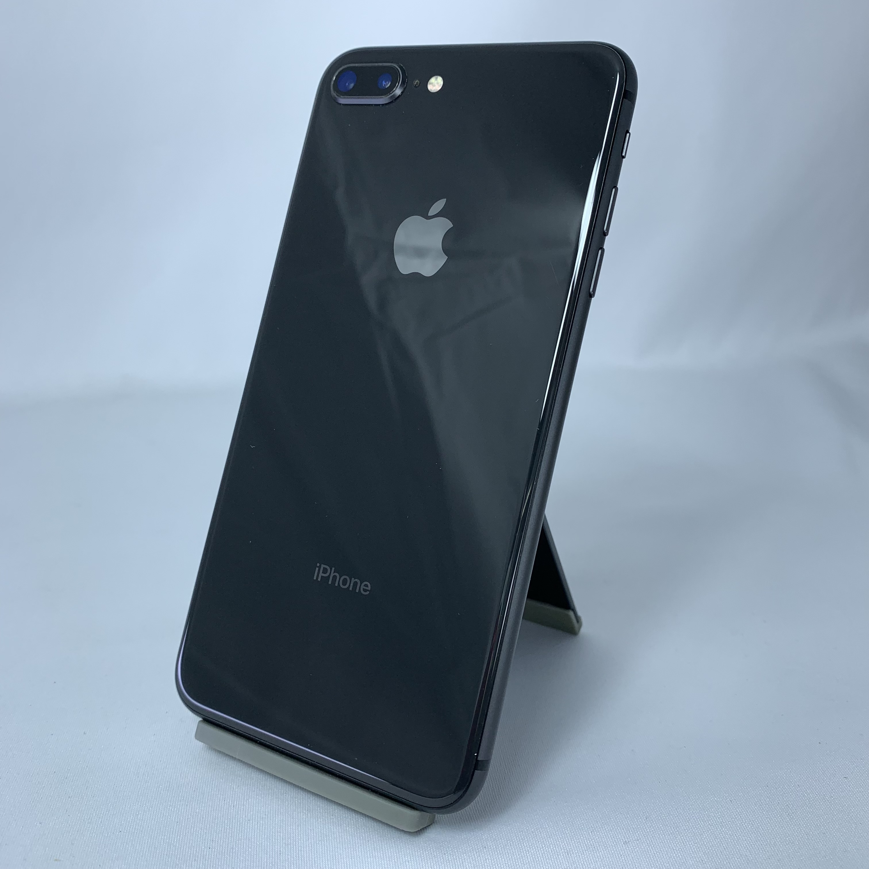 【中古】iPhone 8 PLUS 64GB スペースグレイ(SIMロック解除済)【30日間保証】