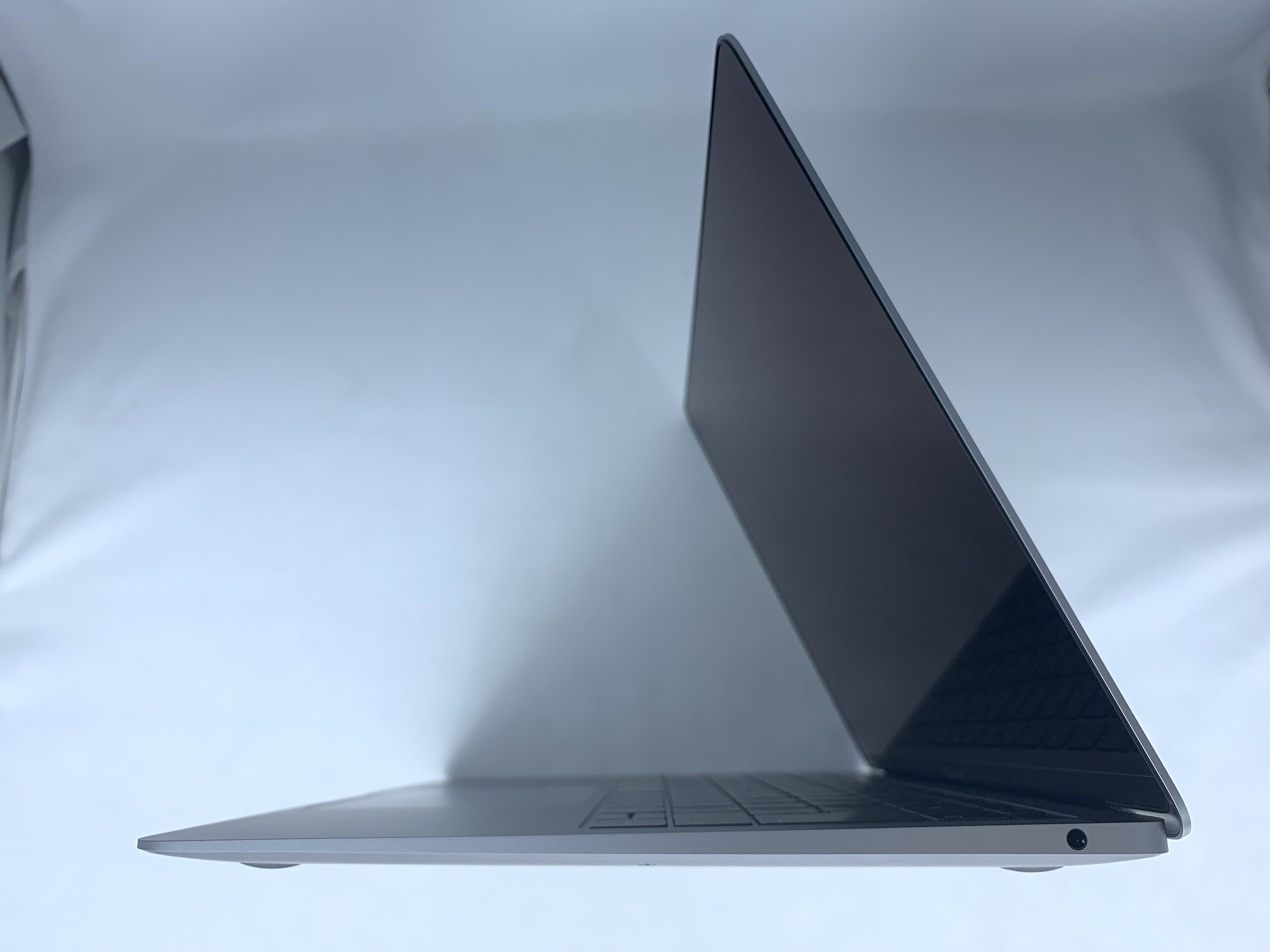 【中古：Bランク】Apple MacBook Air(2019年) 13.3インチ スペースグレイ MVFJ2J/A【30日返金保証】