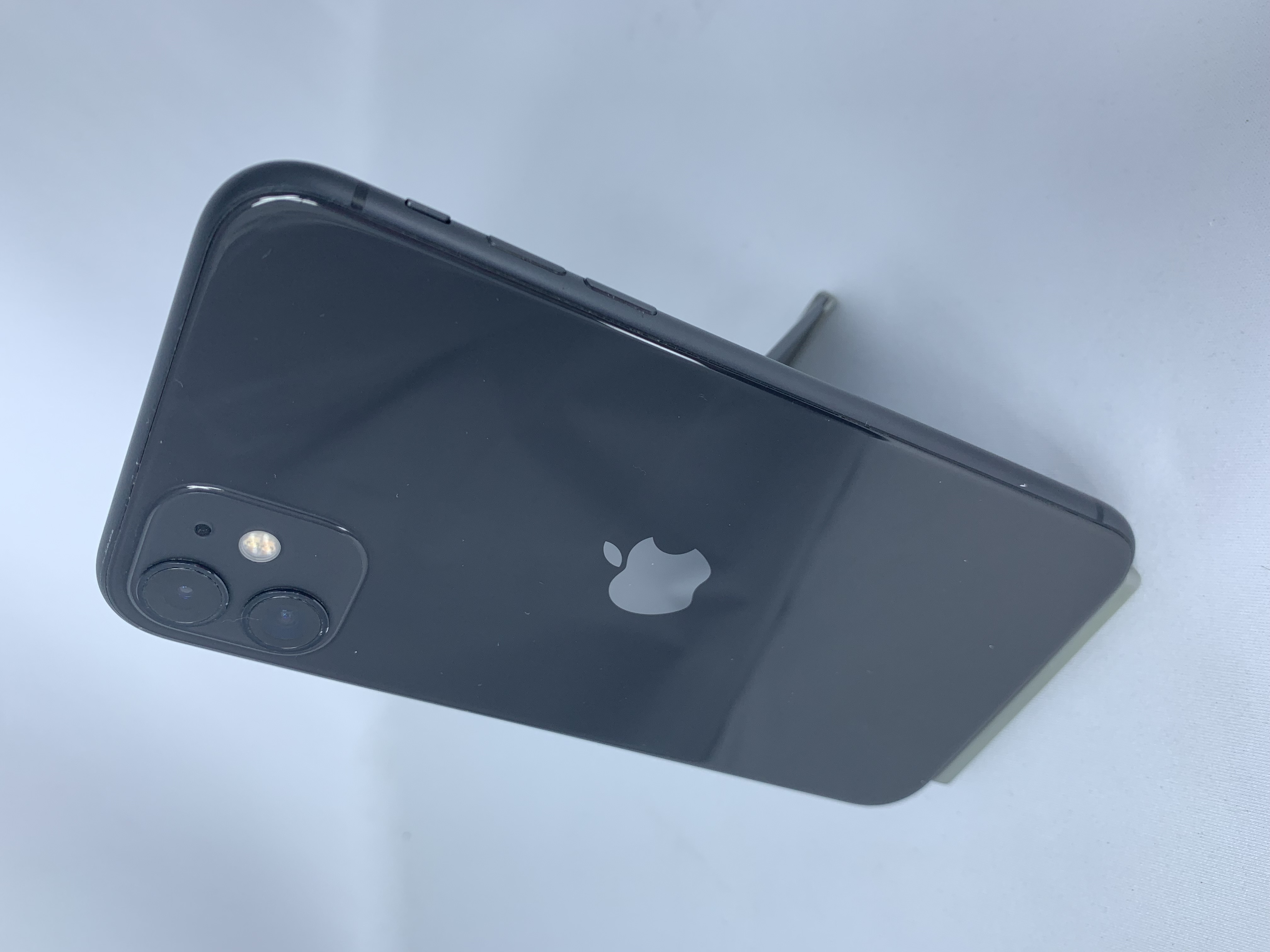 【中古：Bランク】iPhone 11 64GB ブラック simロック解除済【30日返金保証】【赤ロム保証付き】