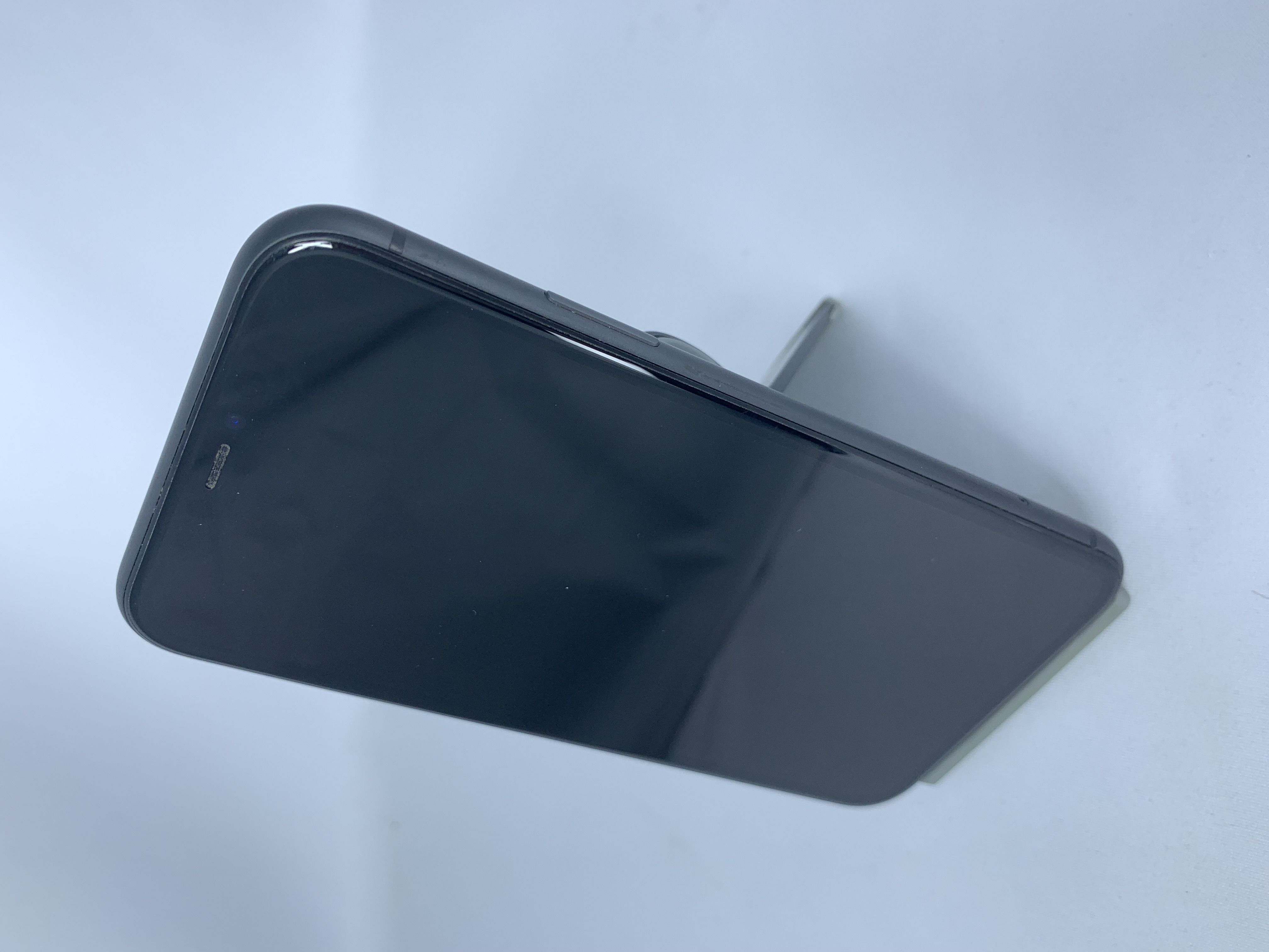 【中古：Bランク】iPhone 11 64GB ブラック simロック解除済【30日返金保証】【赤ロム保証付き】