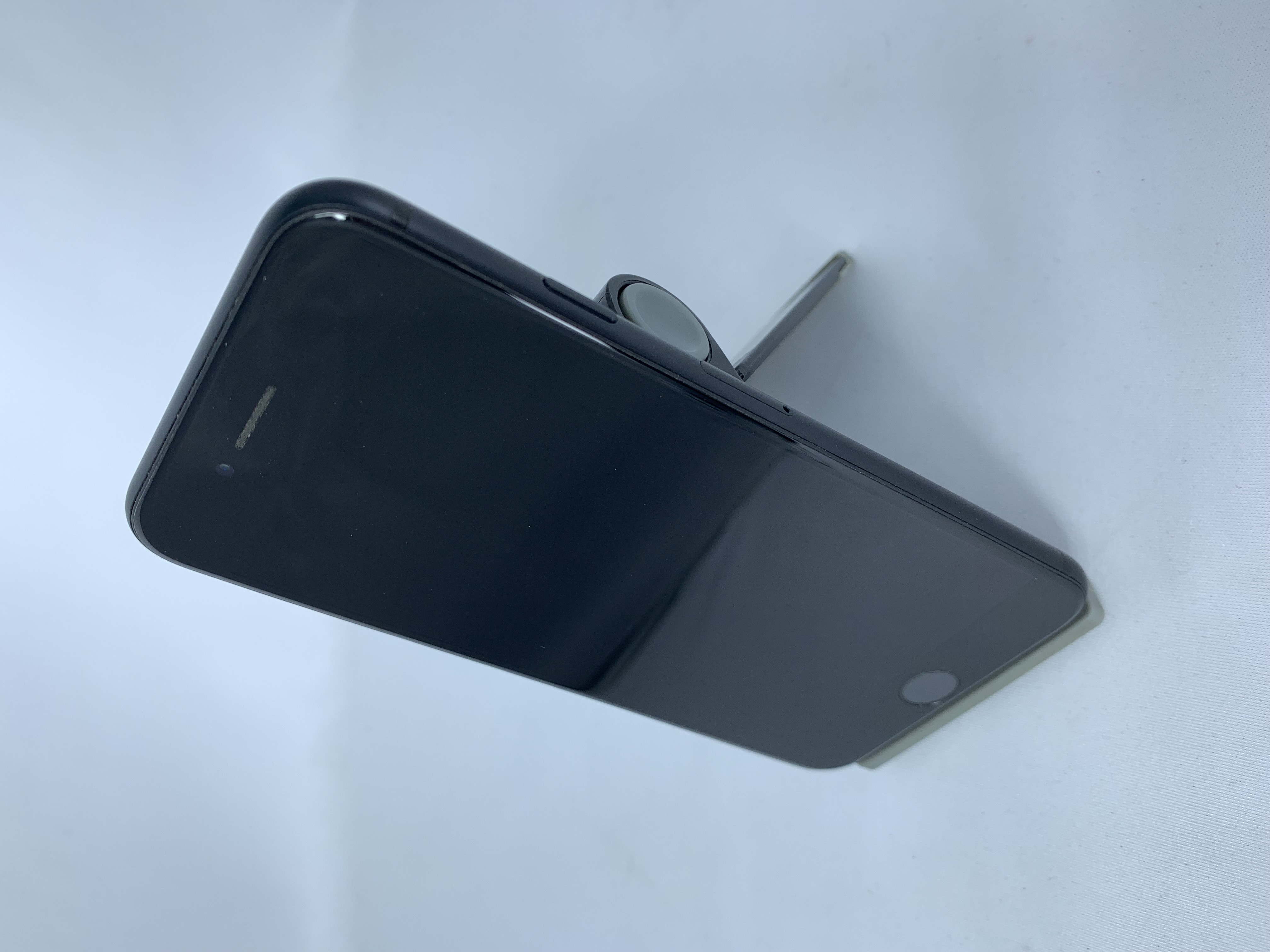 【中古：Bランク】iPhone SE2 64GB ブラック simロック解除済【30日返金保証】【赤ロム保証付き】