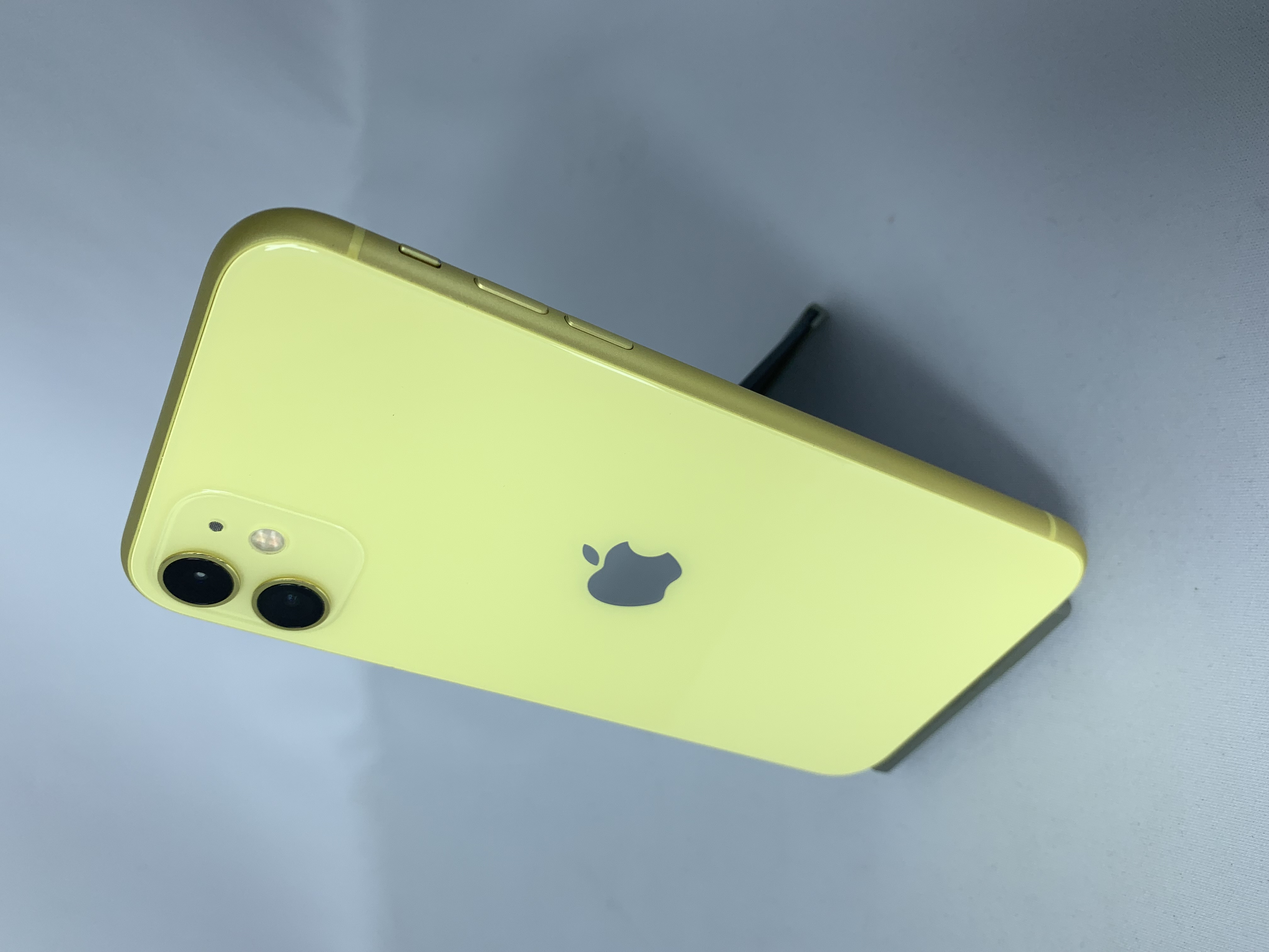 【中古：Bランク】iPhone 11 128GB イエロー simロック解除済【30日返金保証】【赤ロム保証付き】