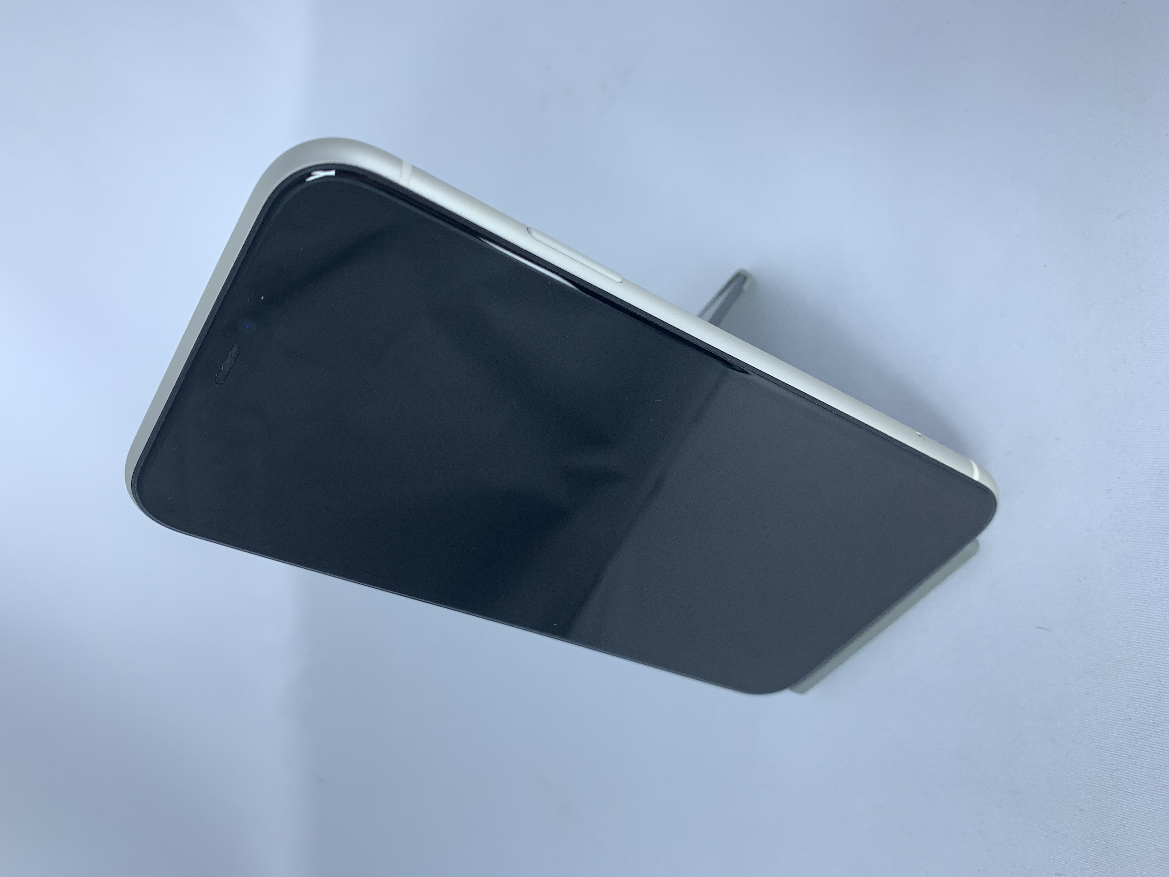 【中古：Bランク】iPhone 11 64GB ホワイト simロック解除済【30日返金保証】【赤ロム保証付き】