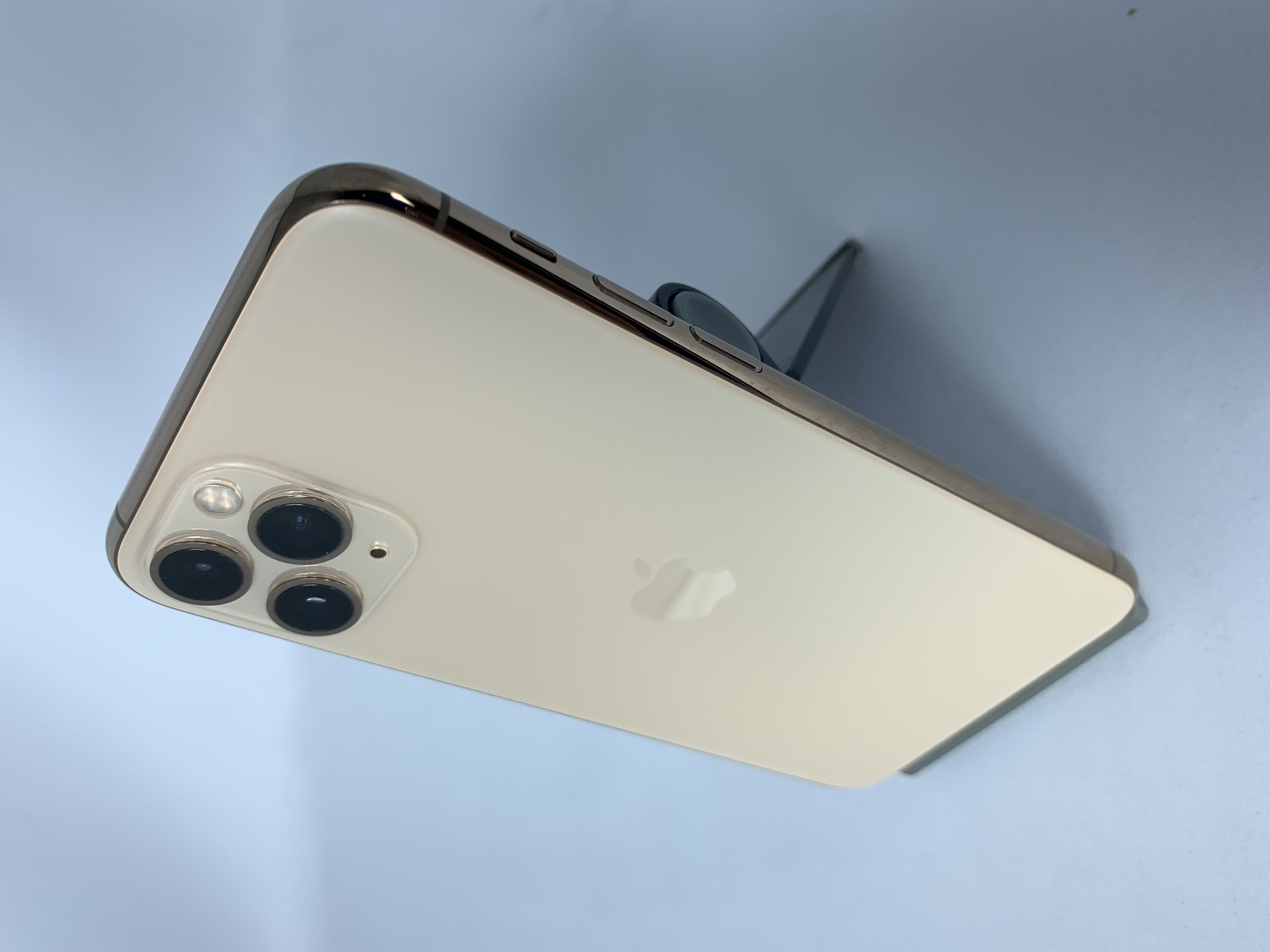 【中古：Bランク】iPhone 11 Pro 64GB ゴールド simロック解除済【30日返金保証】【赤ロム保証付き】