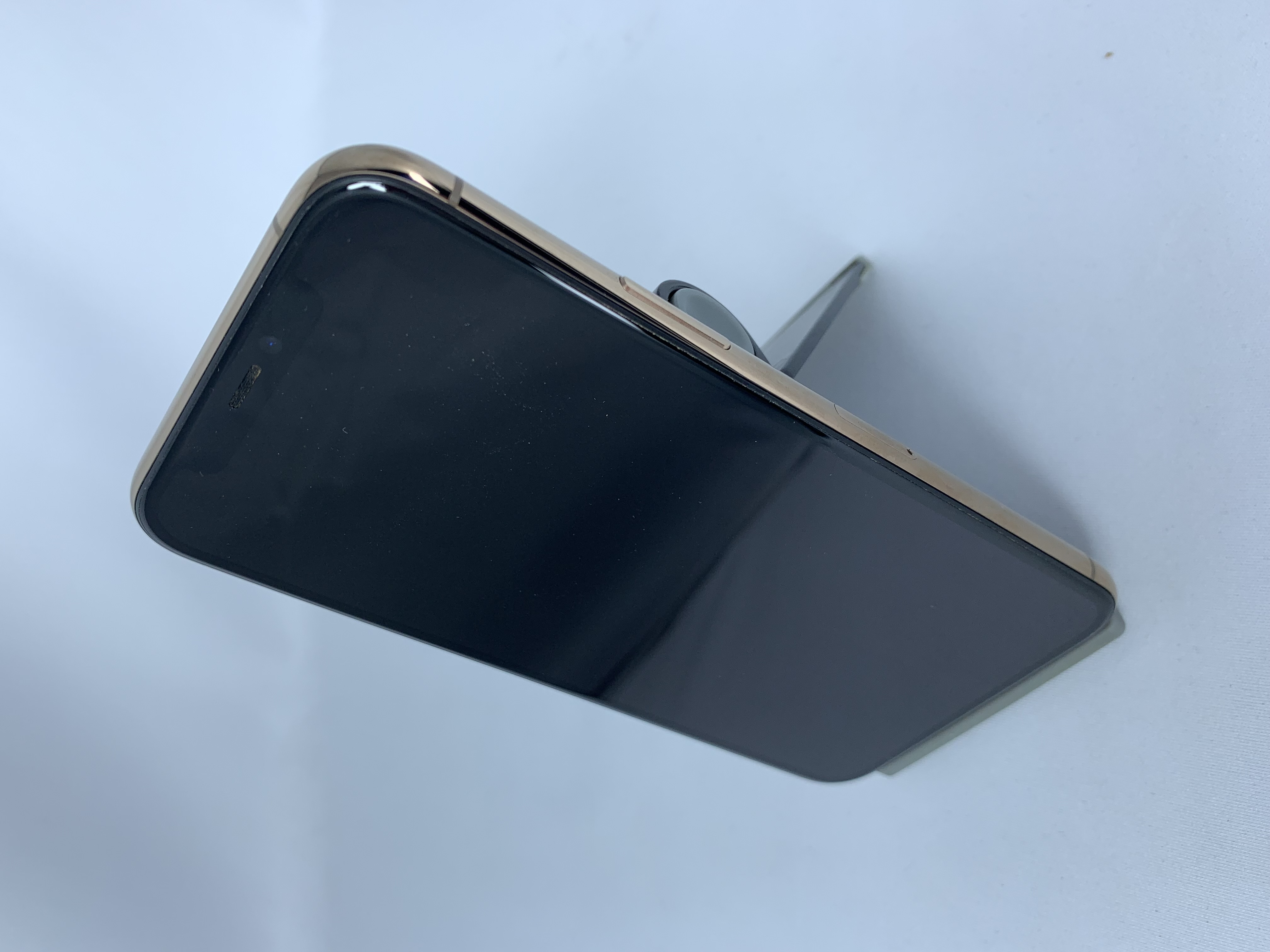 【中古：Bランク】iPhone 11 Pro 64GB ゴールド simロック解除済【30日返金保証】【赤ロム保証付き】