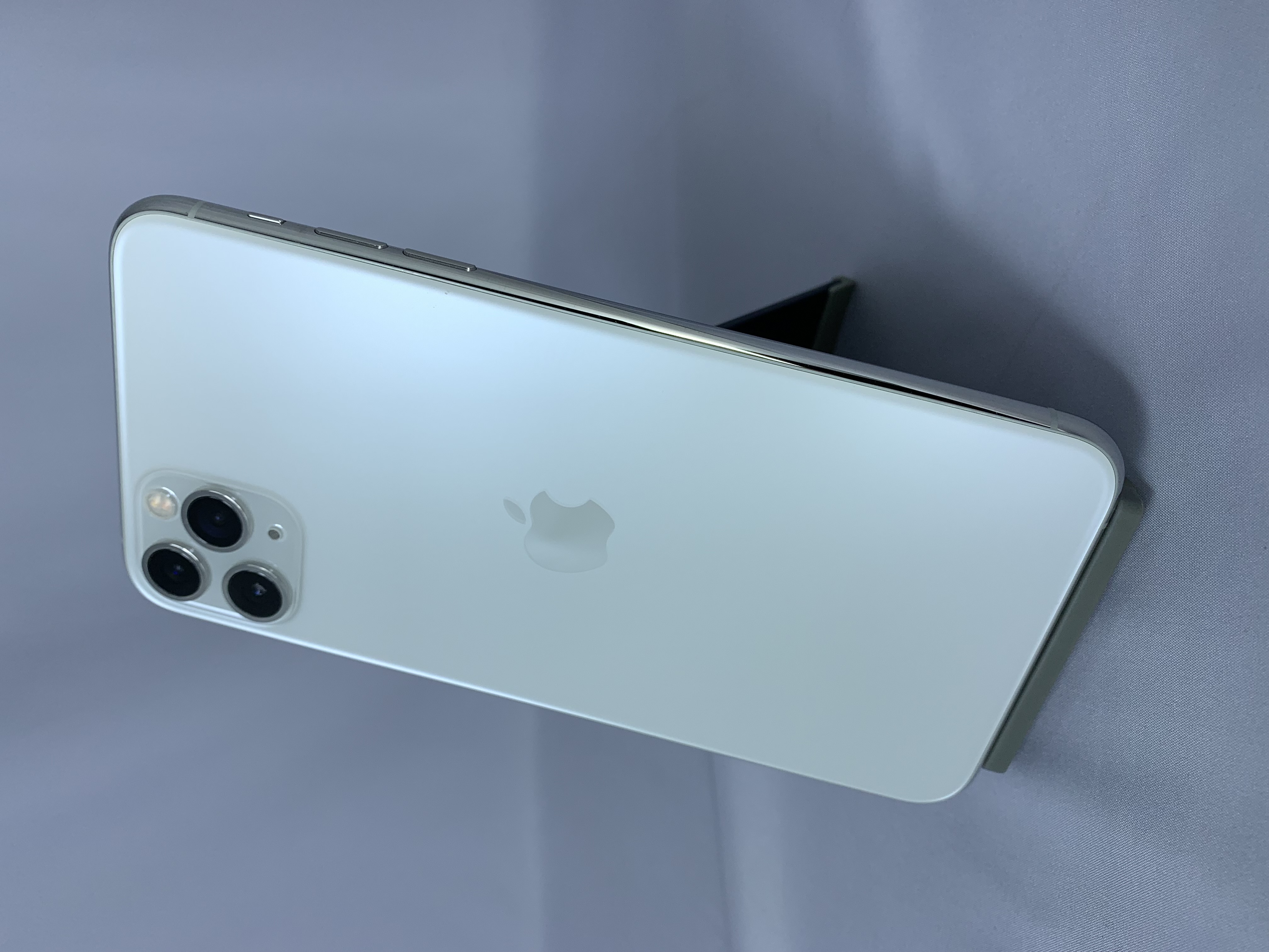 中古】iPhone 11 Pro Max 64GB シルバー (SIMロック解除済)【30日間 ...