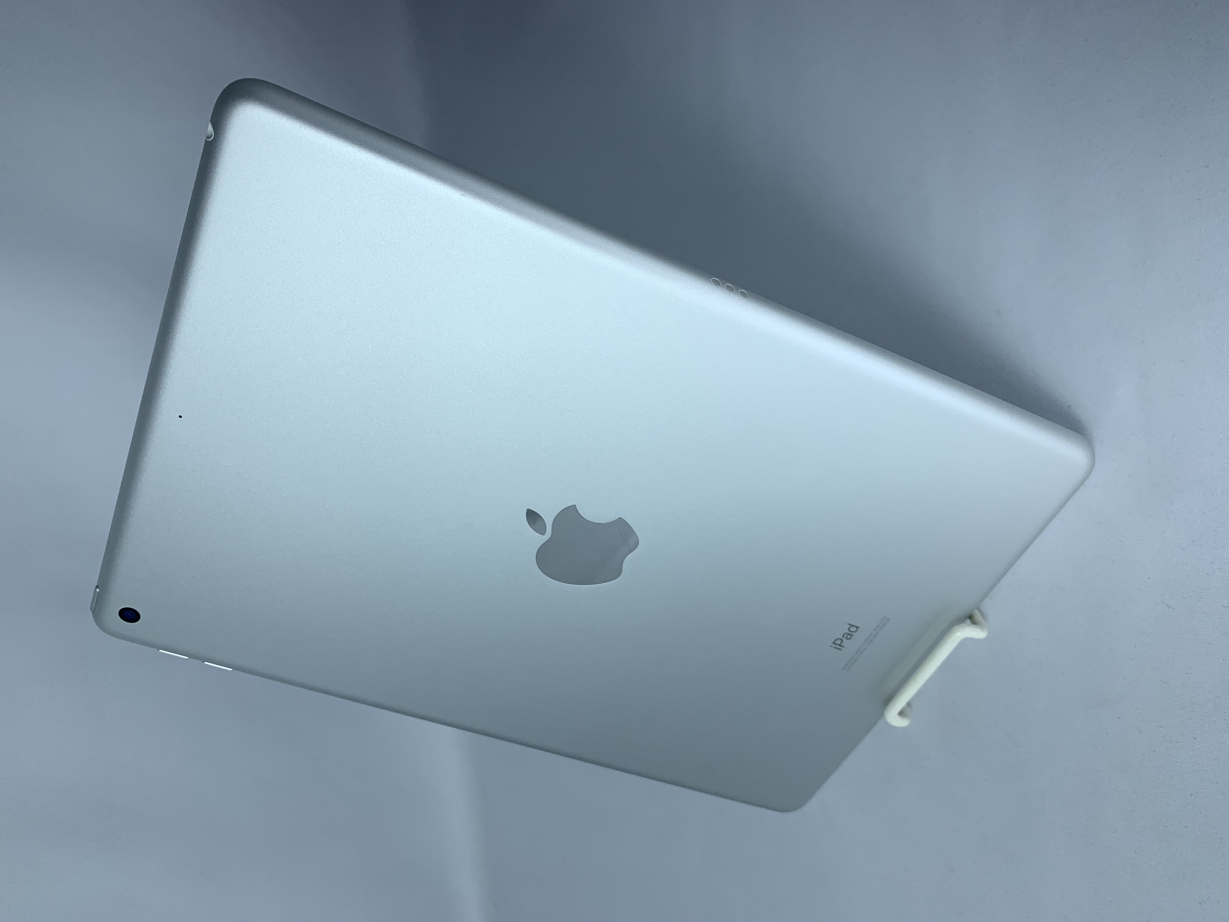 【中古：Bランク】Apple iPad 10.2インチ(2019) Wi-Fiモデル 128GB シルバー MW782J/A【30日返金保証】