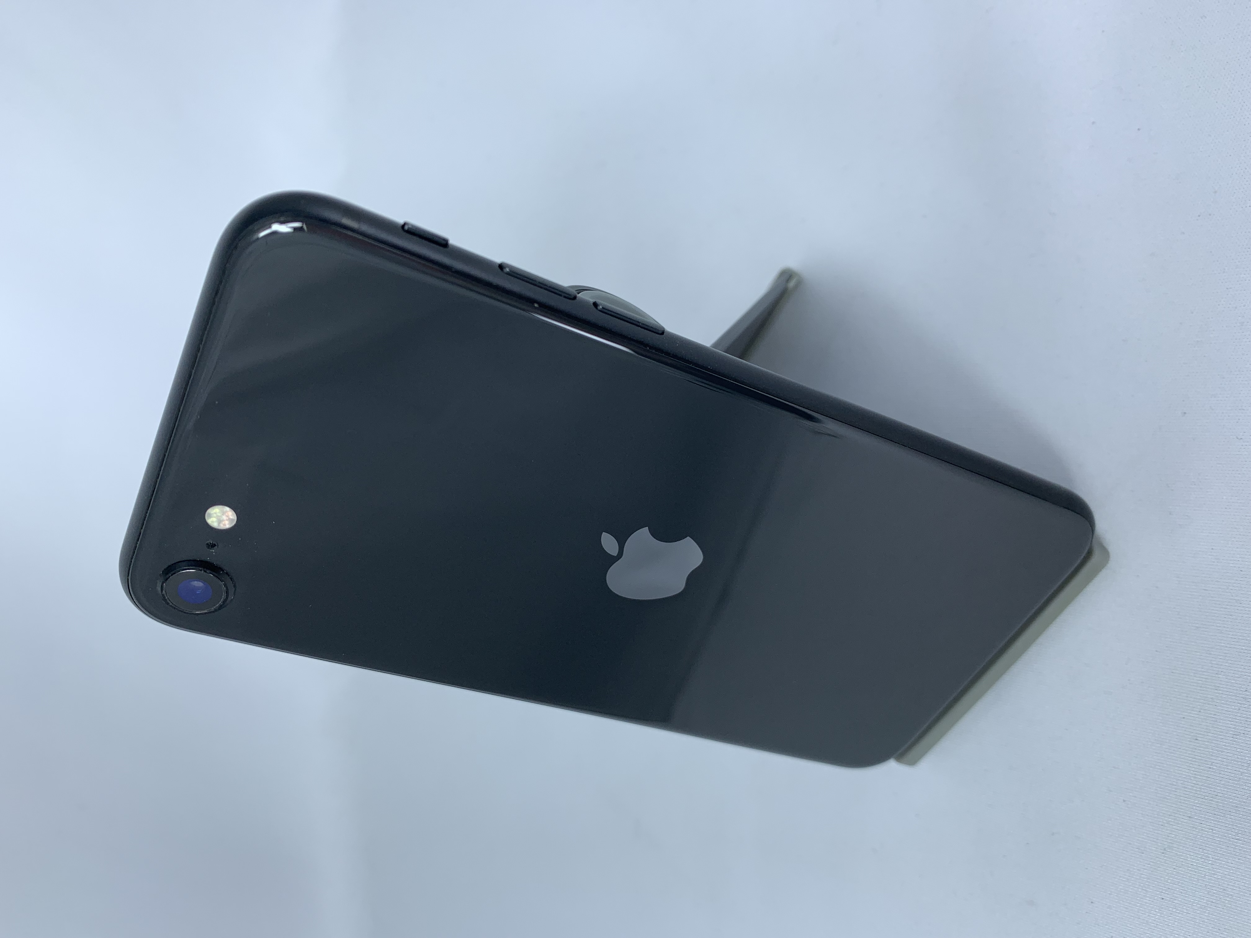 【中古：Bランク】iPhone SE2 128GB ブラック simロック解除済【30日返金保証】【赤ロム保証付き】