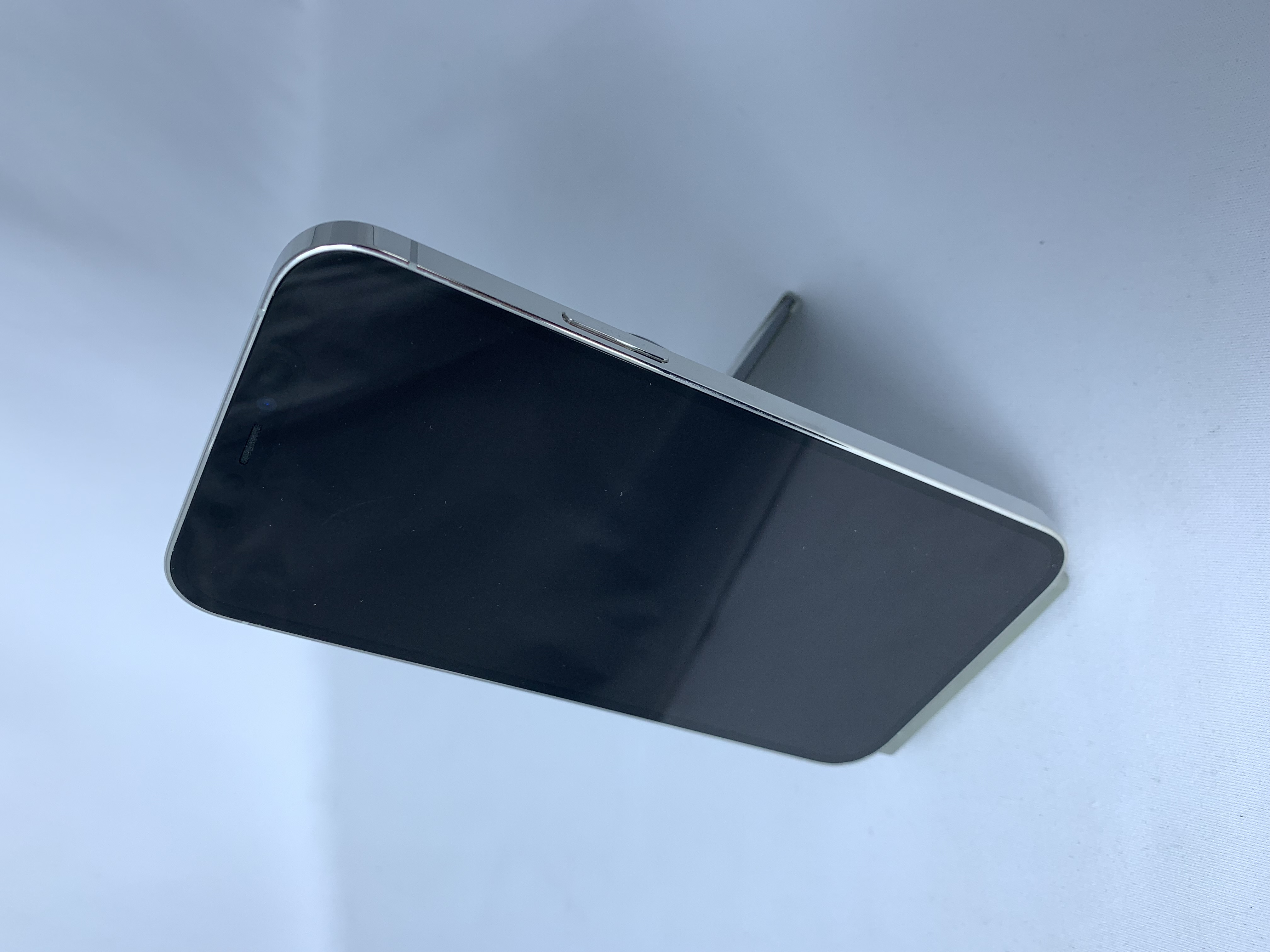 【中古：Bランク】iPhone 12 Pro 256GB シルバー simロック解除済【30日返金保証】【赤ロム保証付き】