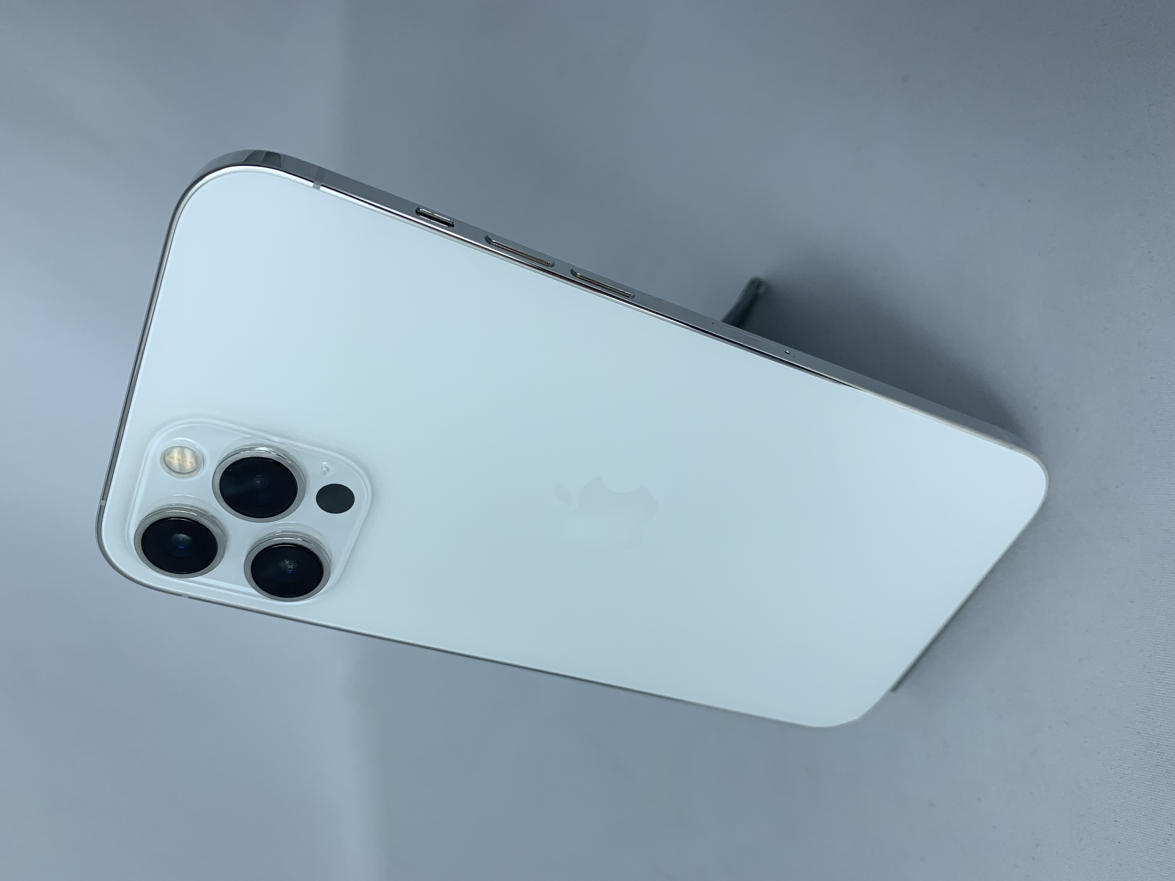 【中古：Bランク】iPhone 12 ProMax 512GB シルバー simロック解除済【30日返金保証】【赤ロム保証付き】