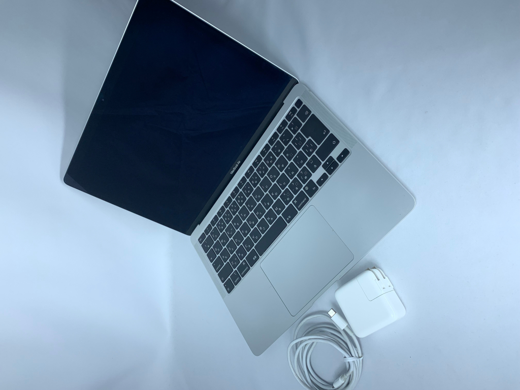 【中古：Aランク】Apple MacBook Air M1(2020年) Retinaディスプレイ 13.3インチ MGN93J/A [シルバー]【30日返金保証】