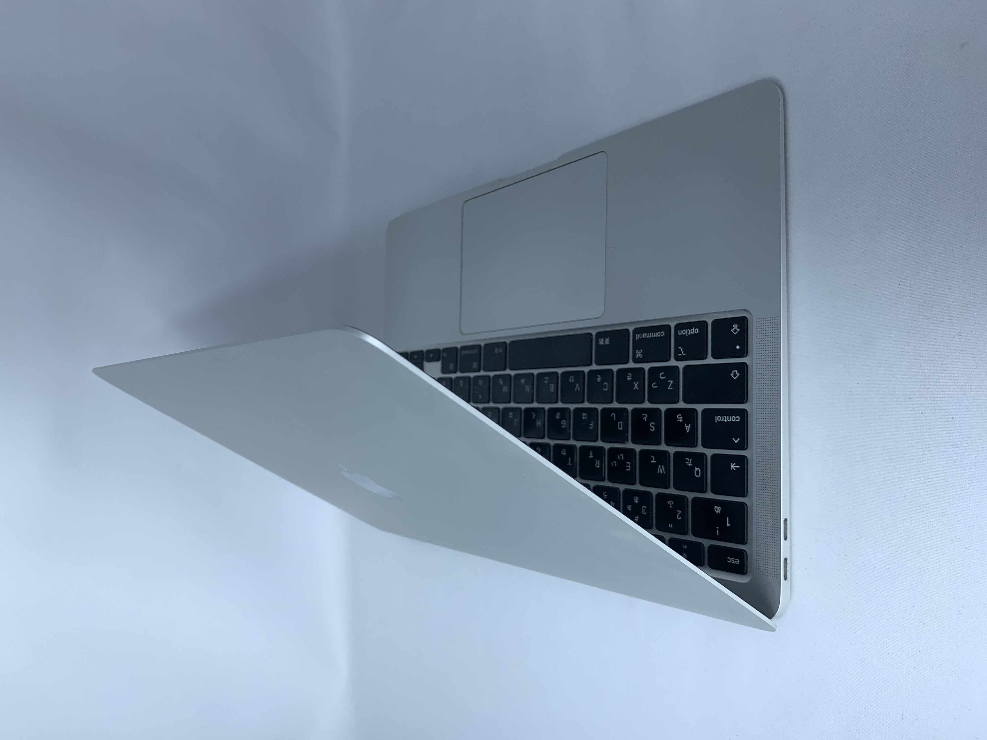 【中古：Bランク】Apple MacBook Air M1(2020年) Retinaディスプレイ 13.3インチ MGN93J/A [シルバー]【30日返金保証】