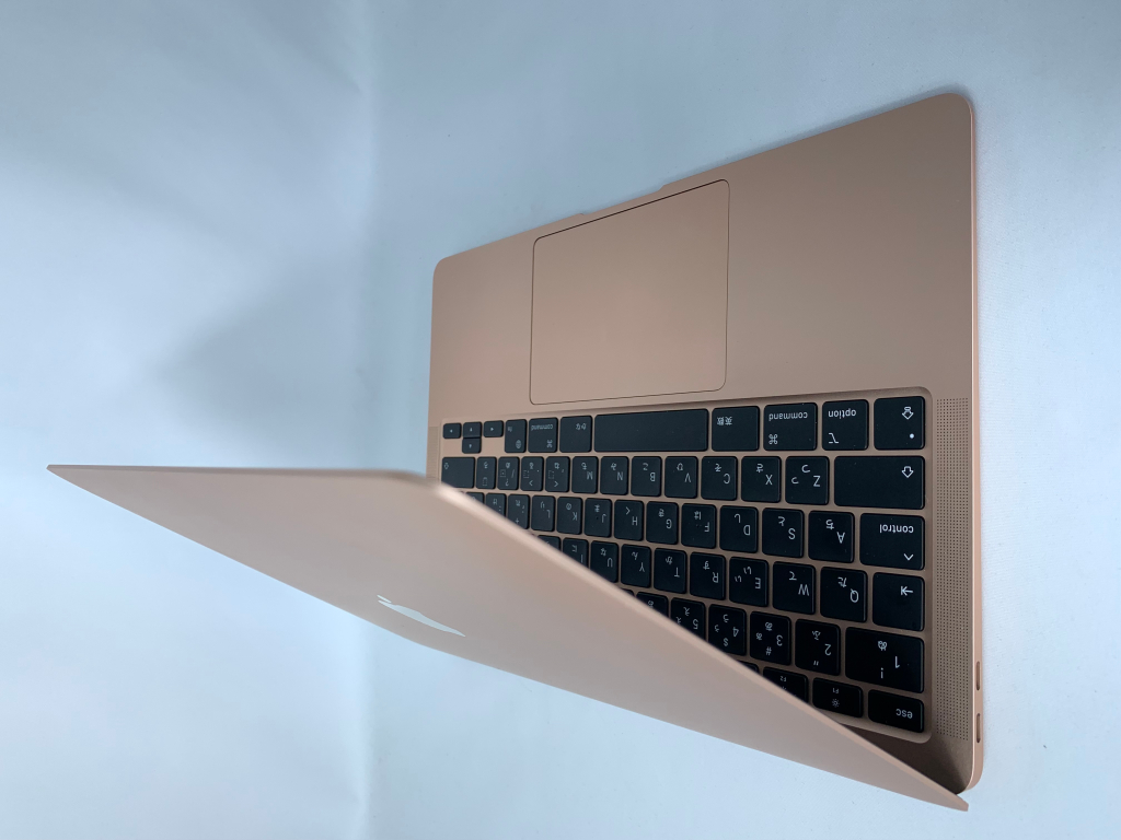 【中古:Aランク】Apple MacBook Air M1(2020年) 13.3インチ Retinaディスプレイ ゴールド MGNE3J/A【30日返金保証】