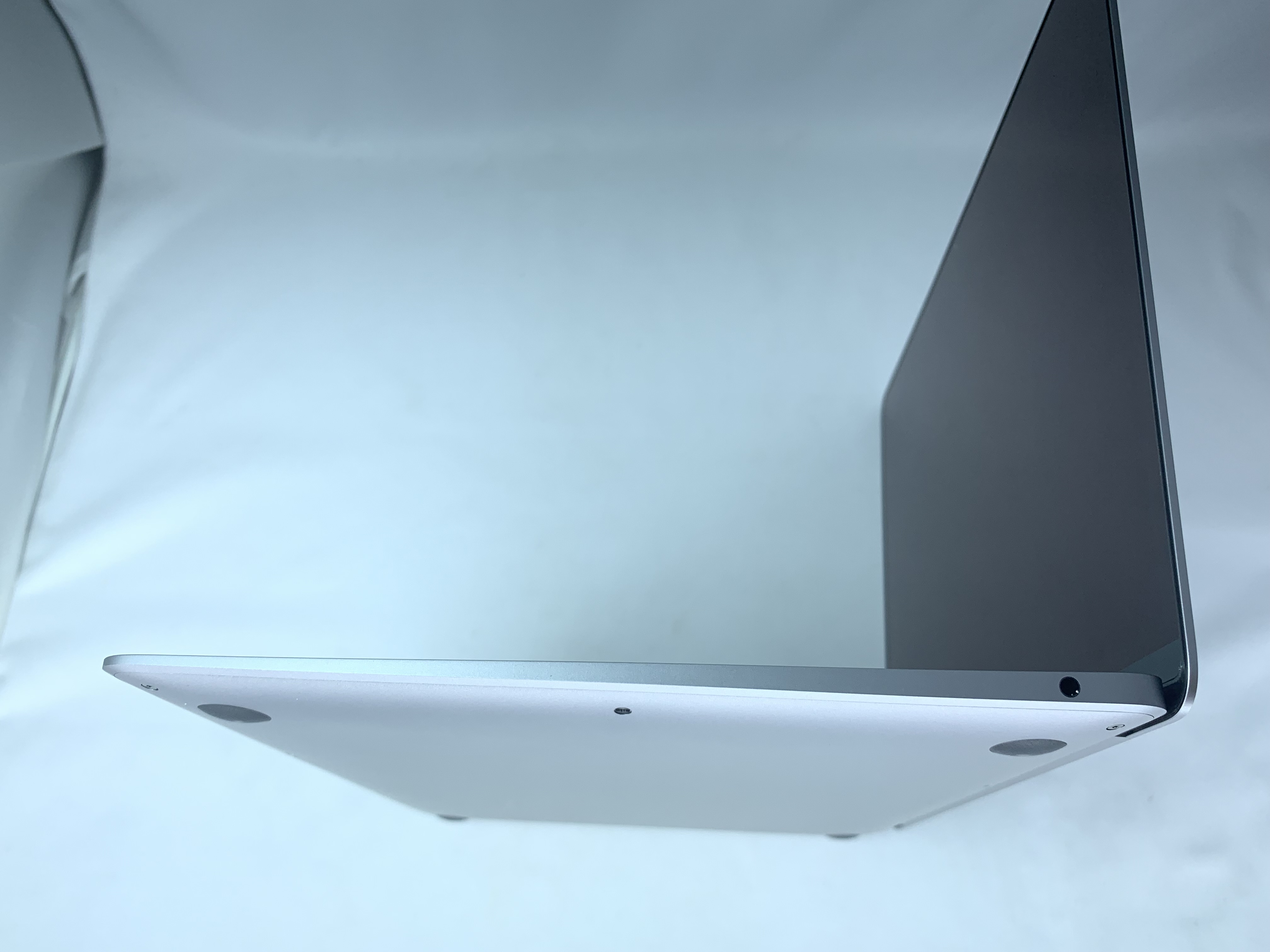 【中古：Cランク】【天板、背面キズあり】Apple MacBook Air M1 2020(13インチAir、8GB RAM512GB SSD、8コアCPU/7コアGPU) スペースグレイ)