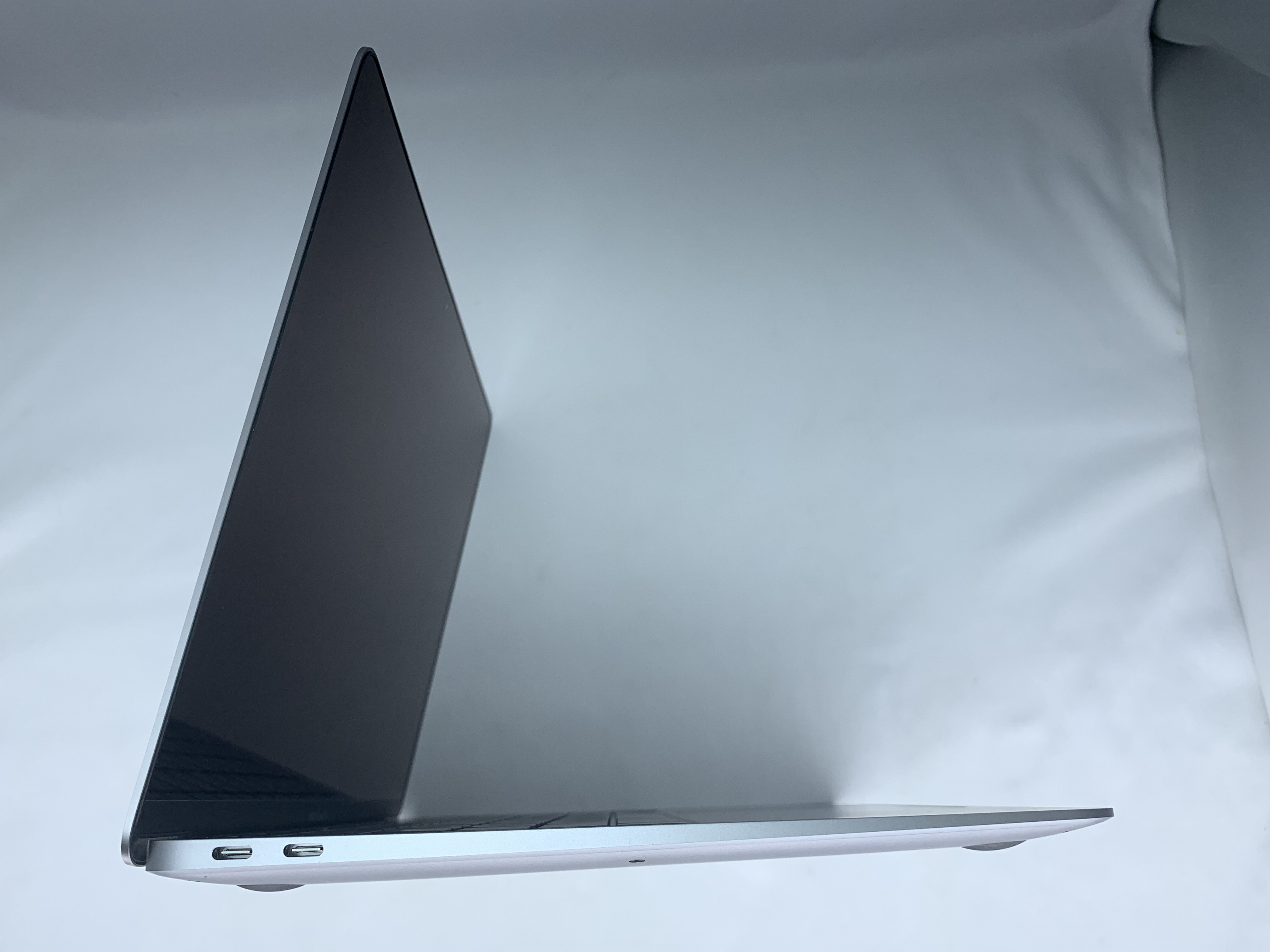 【中古：Cランク】【天板、背面キズあり】Apple MacBook Air M1 2020(13インチAir、8GB RAM512GB SSD、8コアCPU/7コアGPU) スペースグレイ)