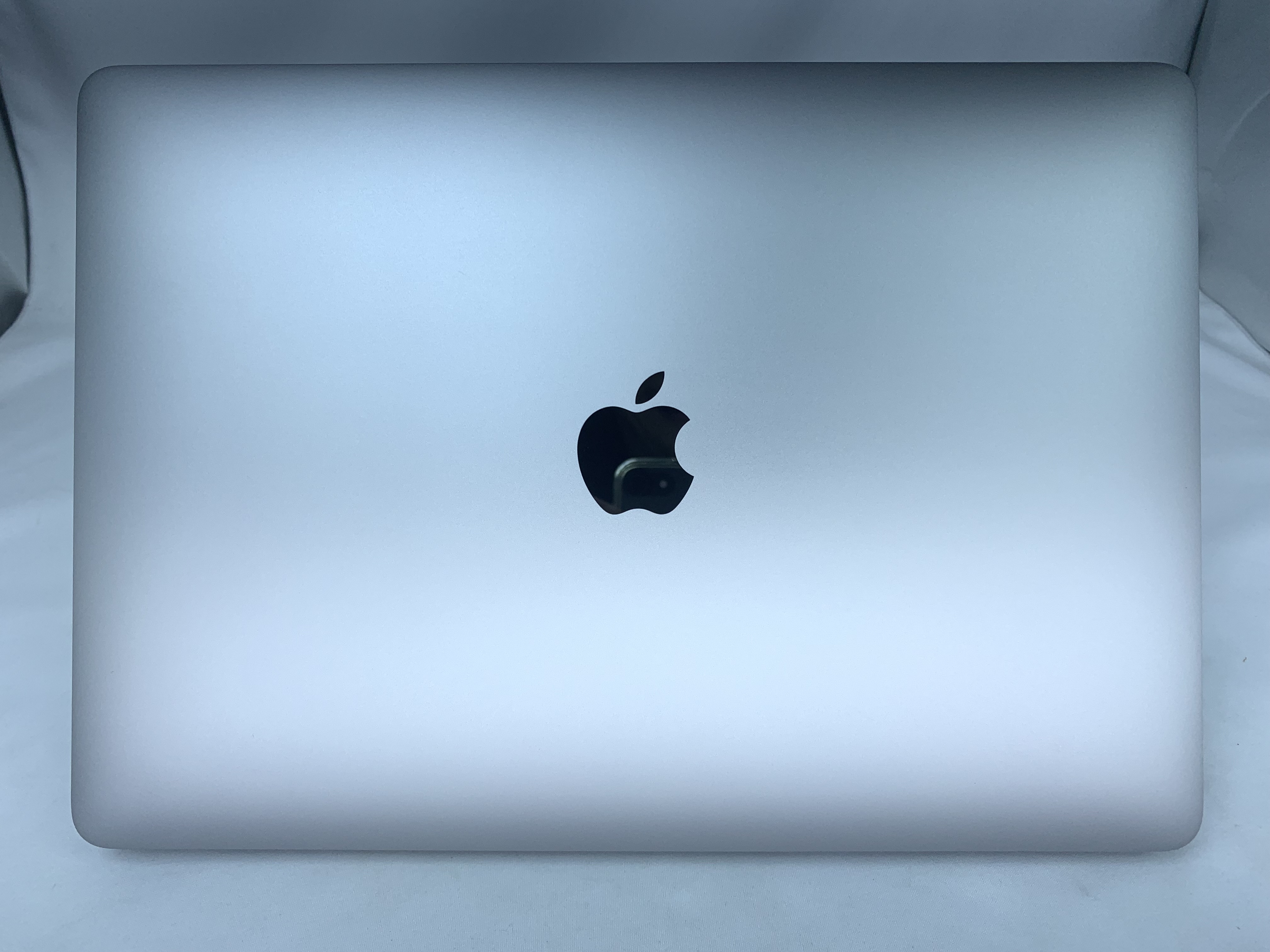 【中古：Cランク】【天板、背面キズあり】Apple MacBook Air M1 2020(13インチAir、8GB RAM512GB SSD、8コアCPU/7コアGPU) スペースグレイ)