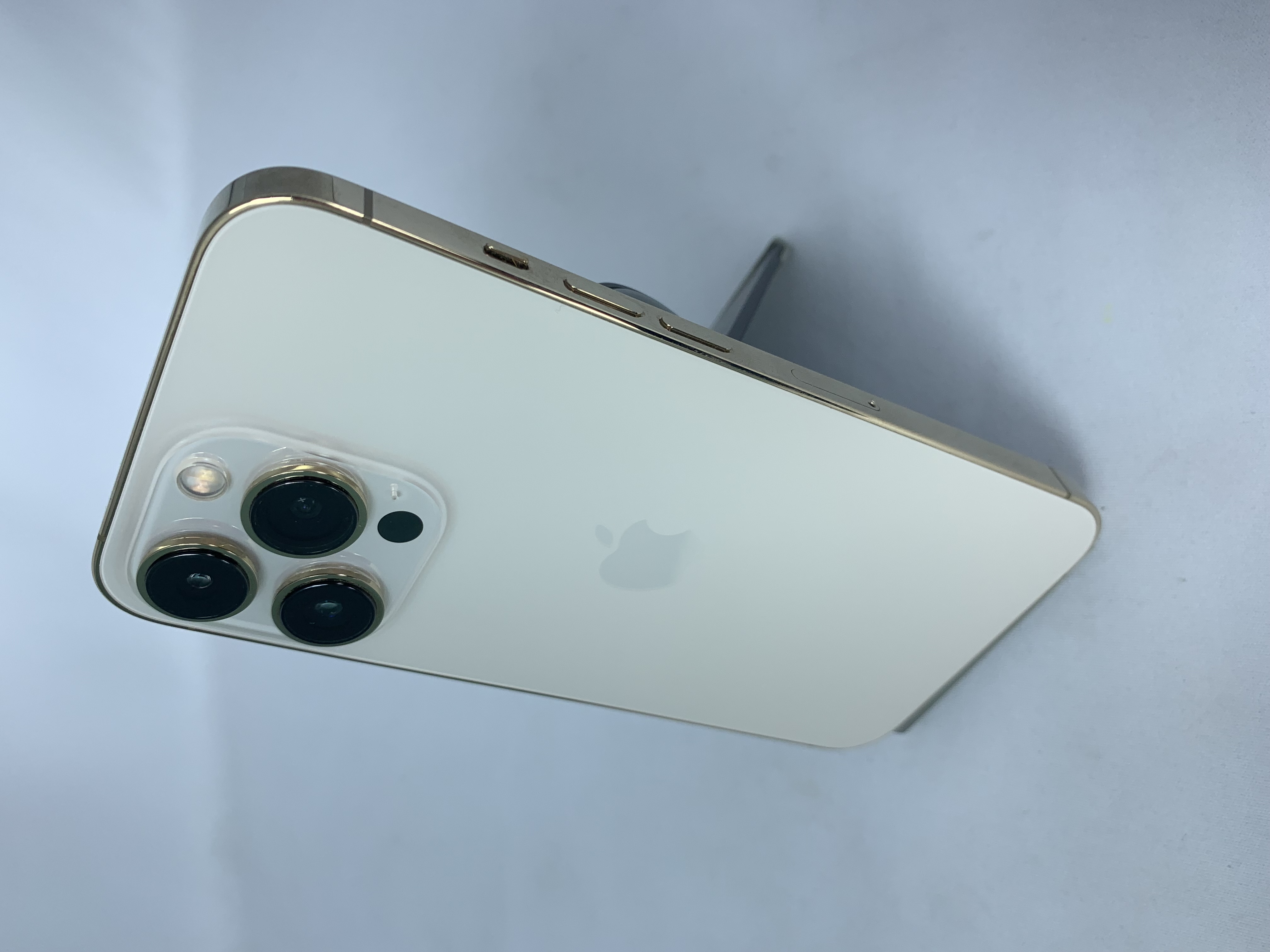 【中古：Bランク】iPhone 13 Pro 256GB ゴールド simロック解除済【30日返金保証】【赤ロム保証付き】