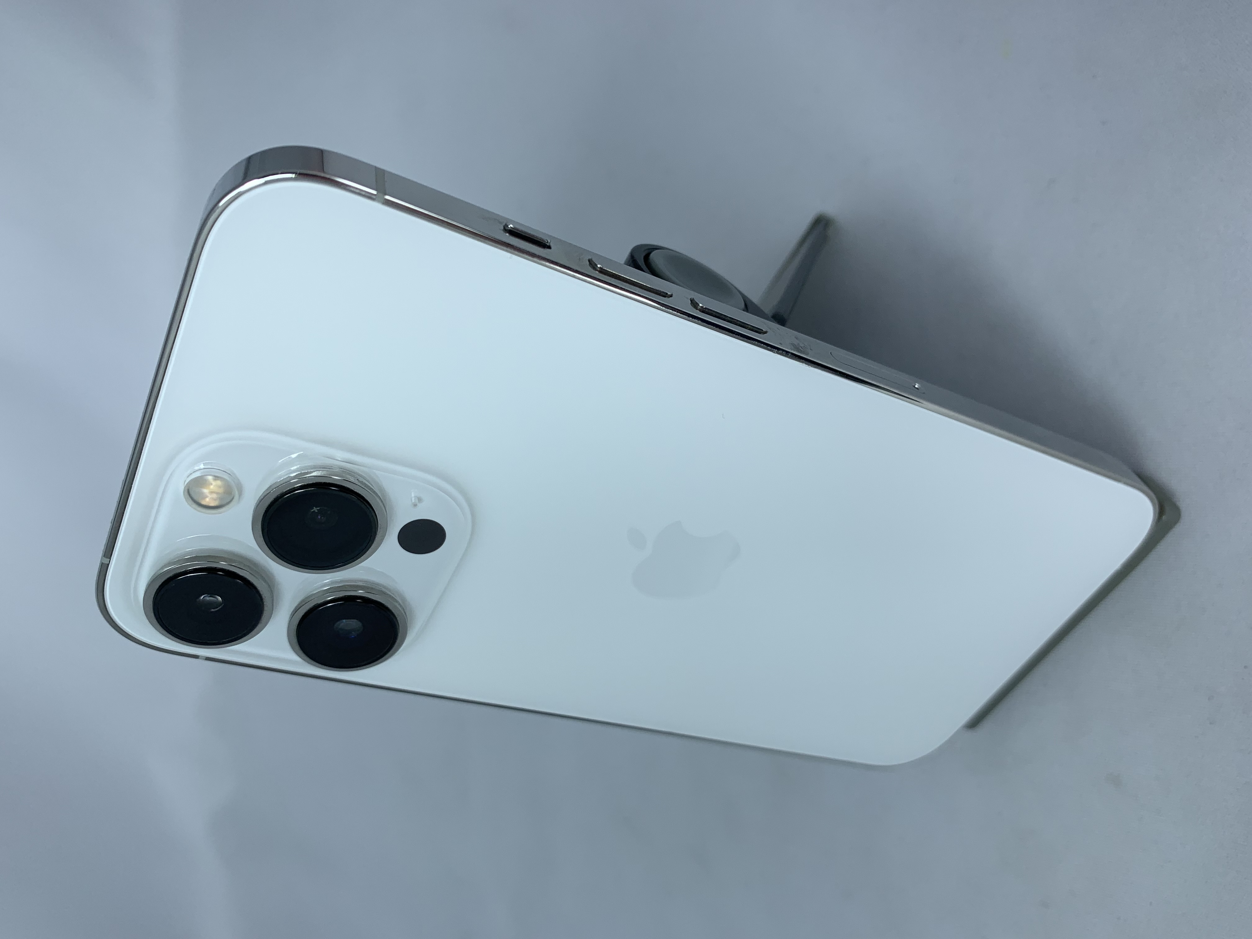 【中古：Bランク】iPhone 13 Pro 256GB シルバー simロック解除済【30日返金保証】【赤ロム保証付き】