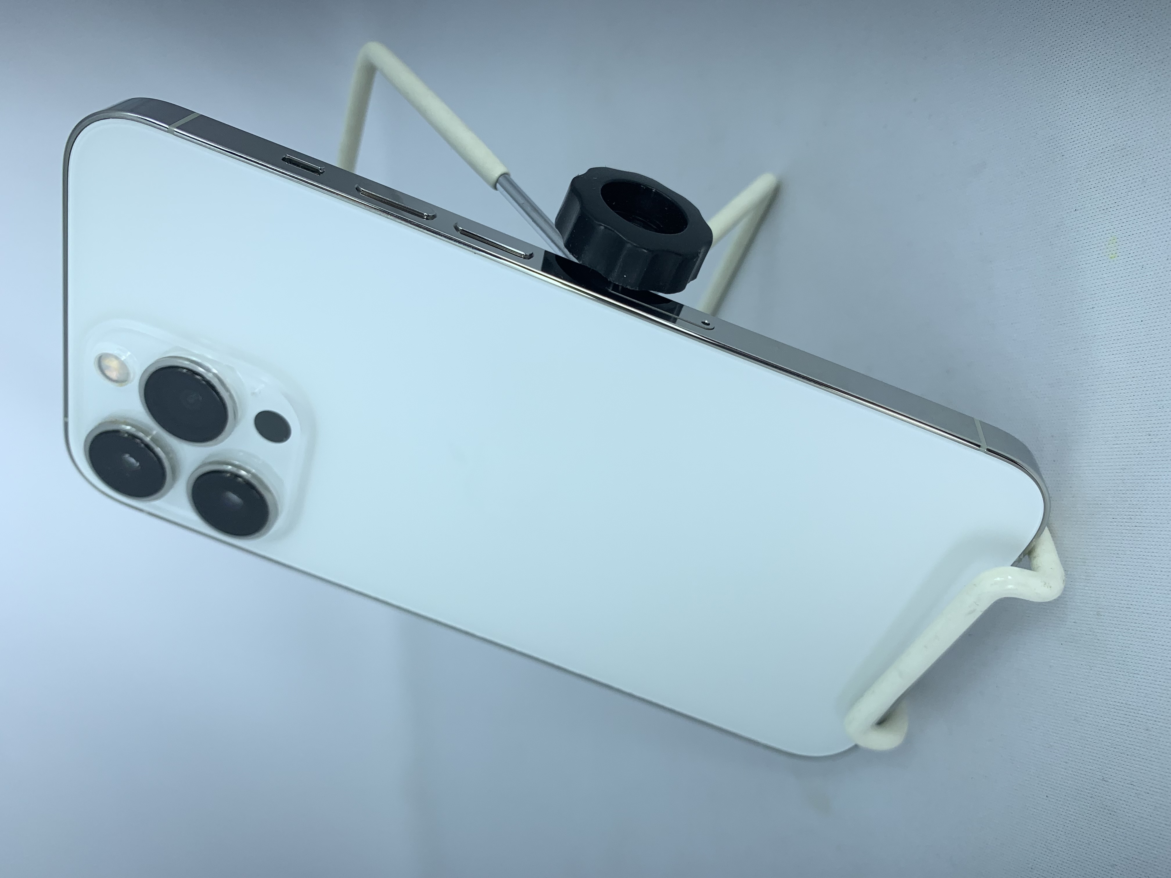 【中古：Cランク】【バッテリー劣化】iPhone 13 Pro 256GB シルバー simロック解除済【30日返金保証】【赤ロム保証付き】