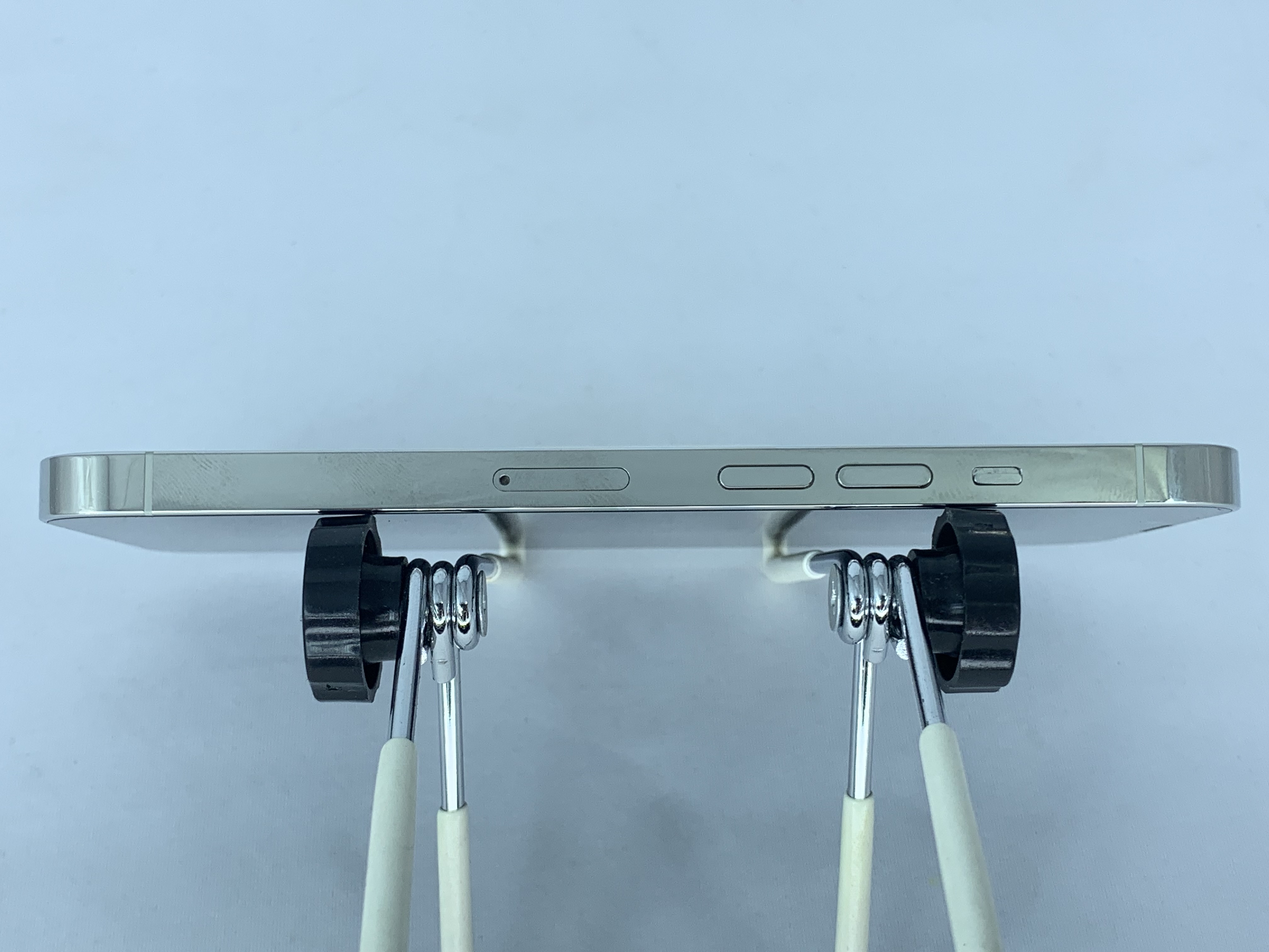 【中古：Cランク】【バッテリー劣化】iPhone 13 Pro 256GB シルバー simロック解除済【30日返金保証】【赤ロム保証付き】