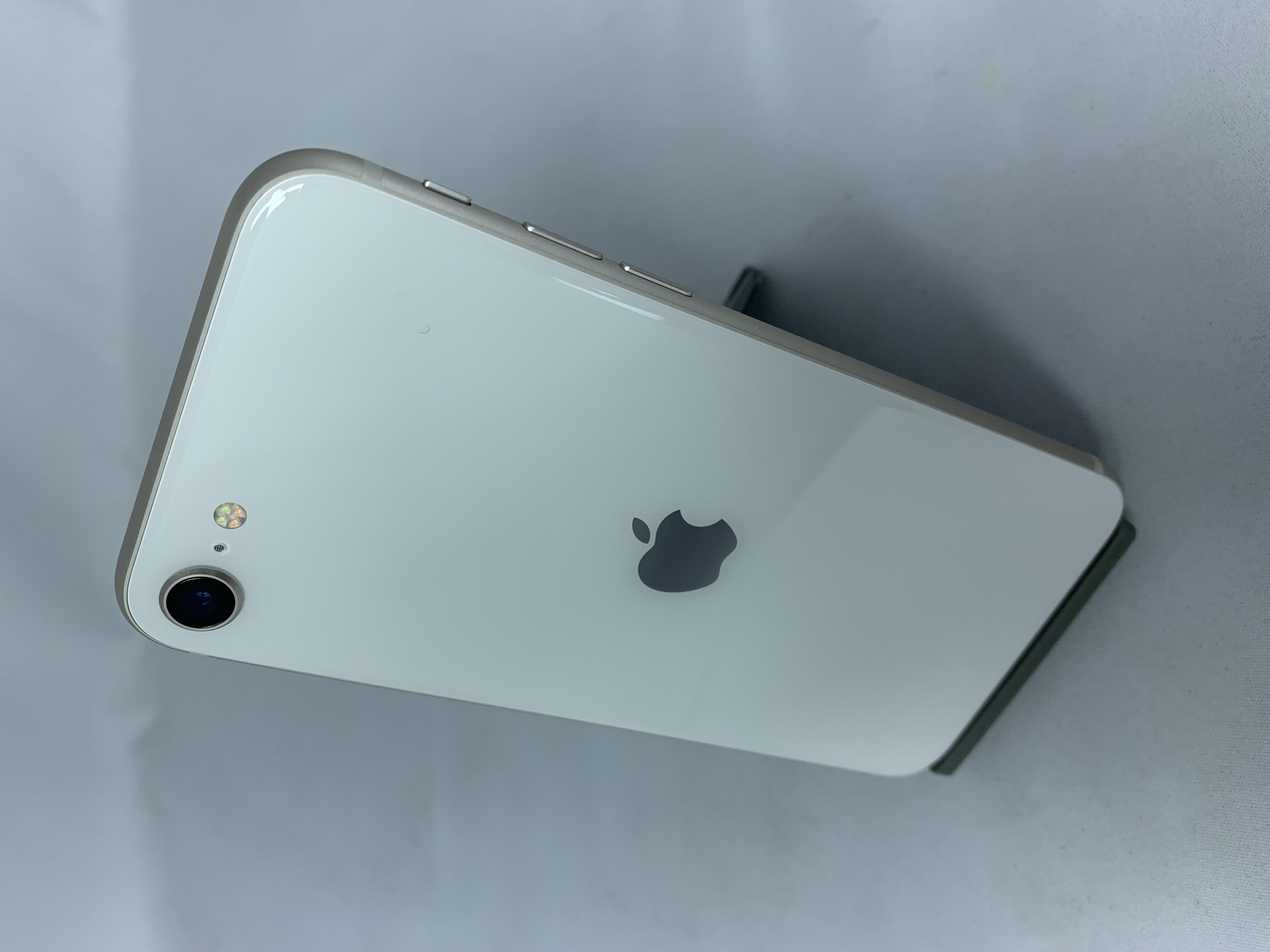 【中古：Bランク】iPhone SE(2022) 128GB スターライト simロック解除済【30日返金保証】【赤ロム保証付き】