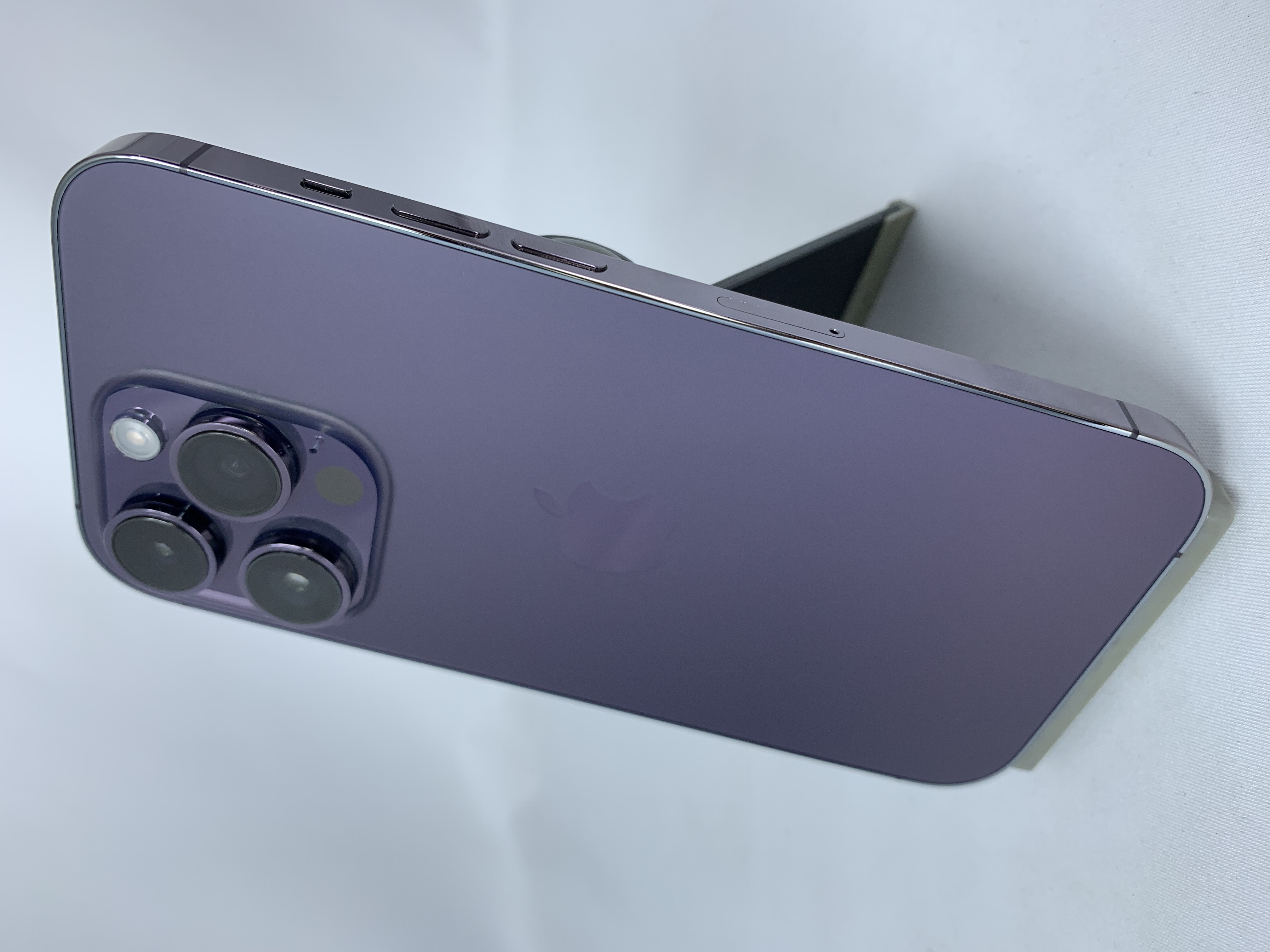 【中古：Bランク】iPhone 14 Pro 256GB ディープパープル simロック解除済【30日返金保証】【赤ロム保証付き】