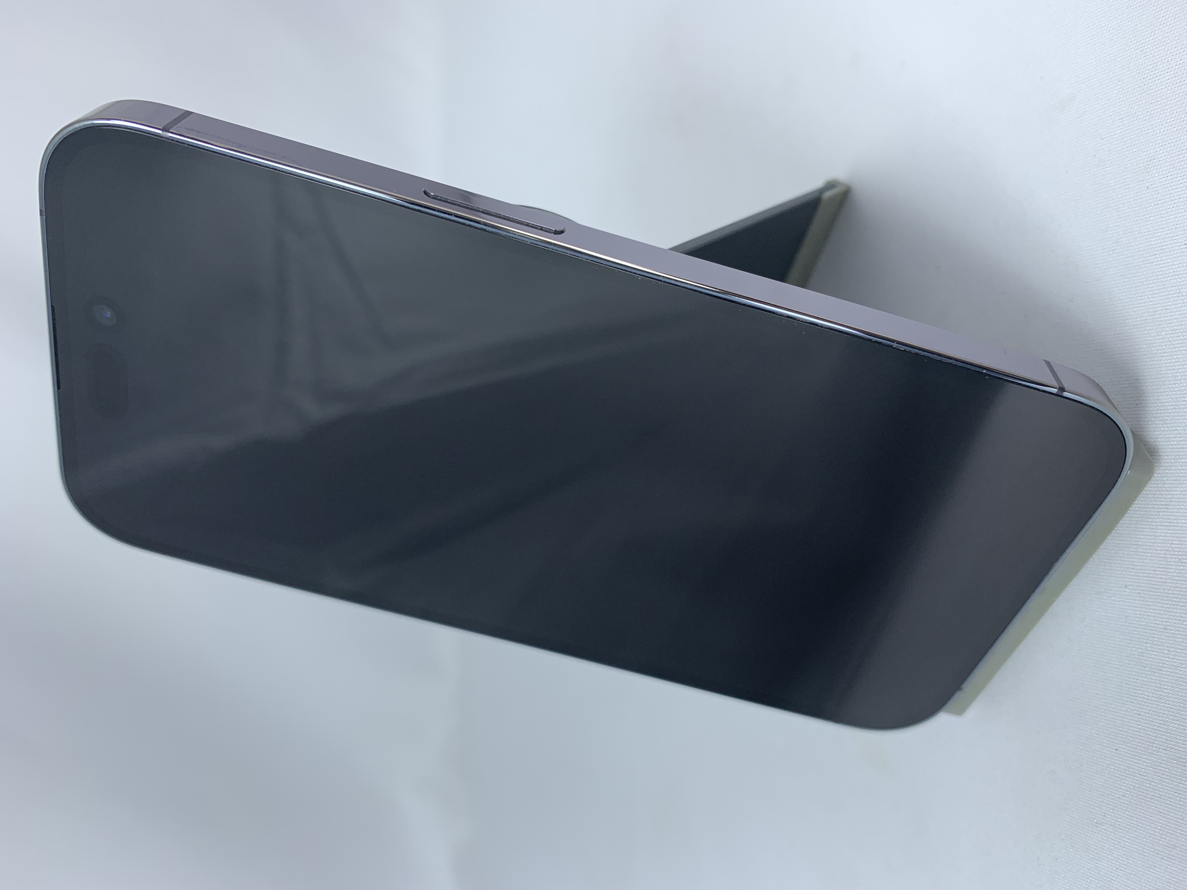 【中古：Bランク】iPhone 14 Pro 256GB ディープパープル simロック解除済【30日返金保証】【赤ロム保証付き】