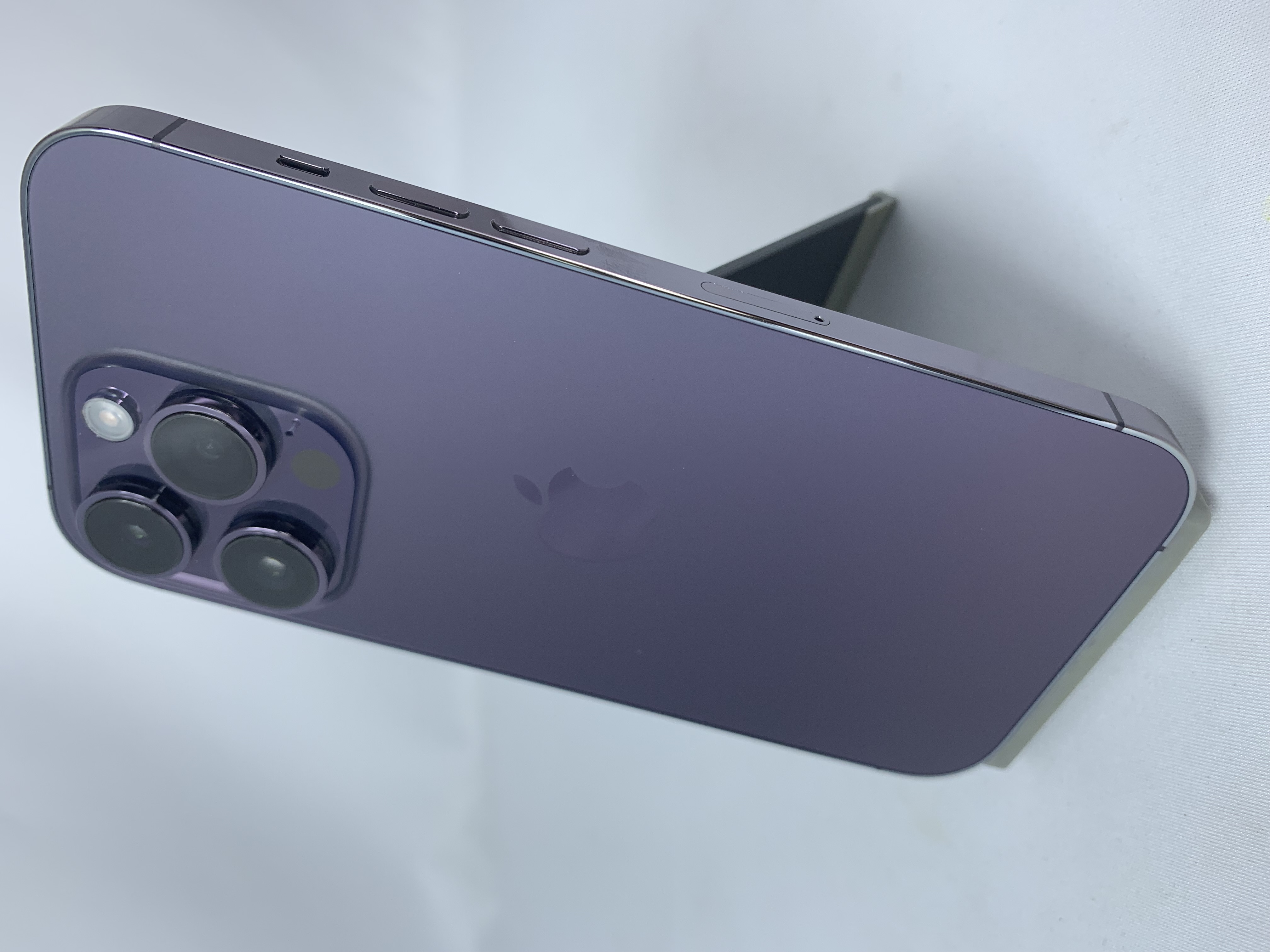 【中古：Bランク】iPhone 14 Pro 256GB ディープパープル simロック解除済【30日返金保証】【赤ロム保証付き】