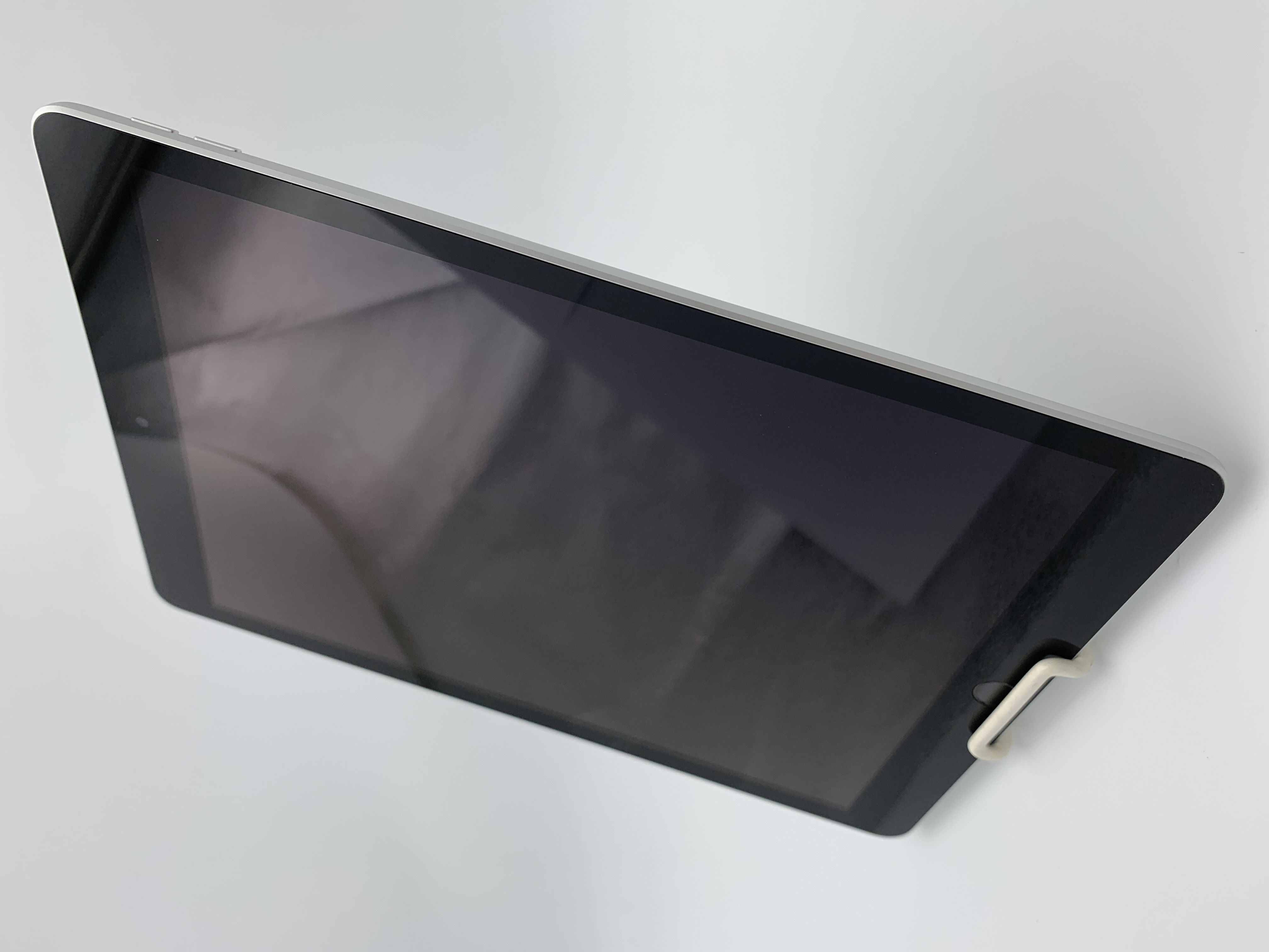 【中古：Bランク】Apple iPad  10.2インチ 第9世代(2021) Wi-Fiモデル 64GB シルバー MK2L3J/A【30日返金保証】