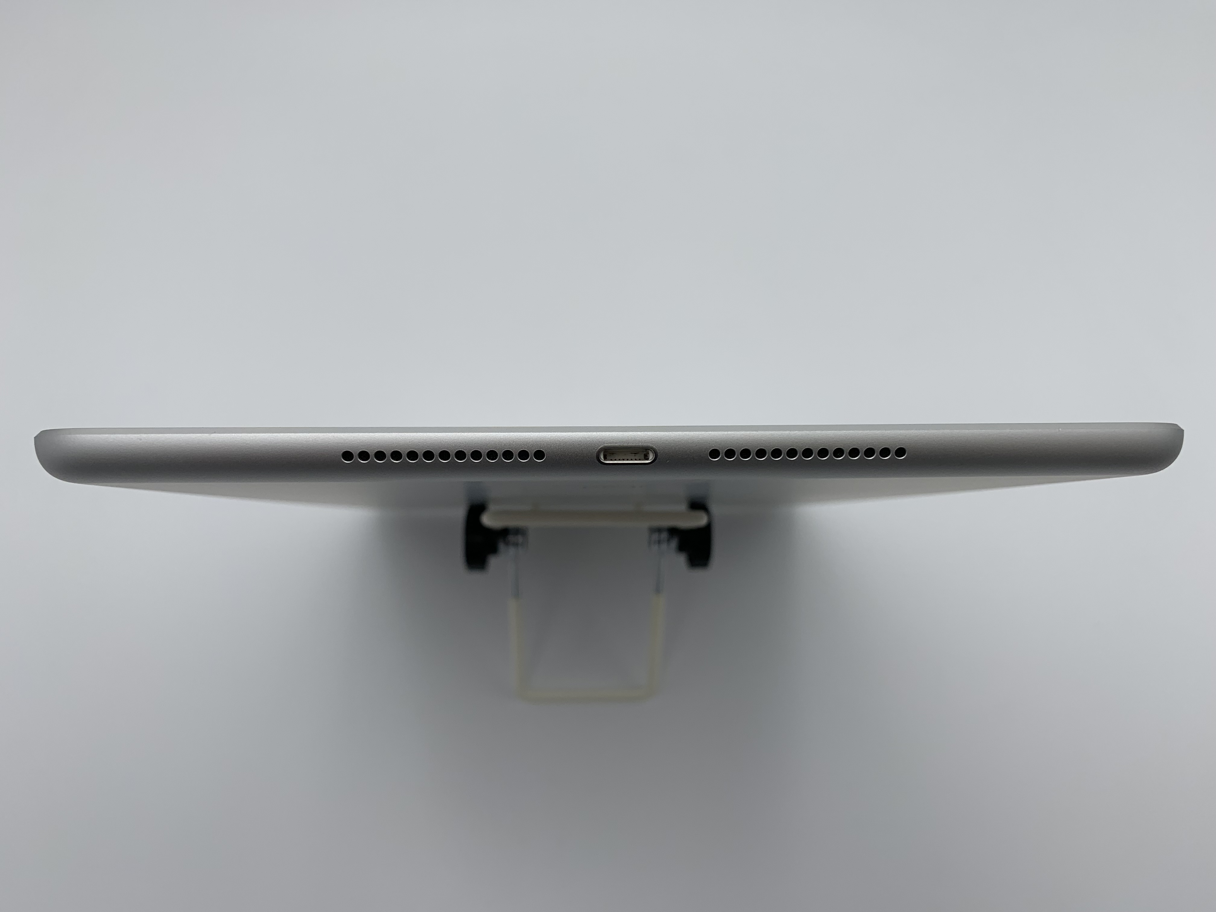 【中古：Bランク】Apple iPad  10.2インチ 第9世代(2021) Wi-Fiモデル 64GB シルバー MK2L3J/A【30日返金保証】