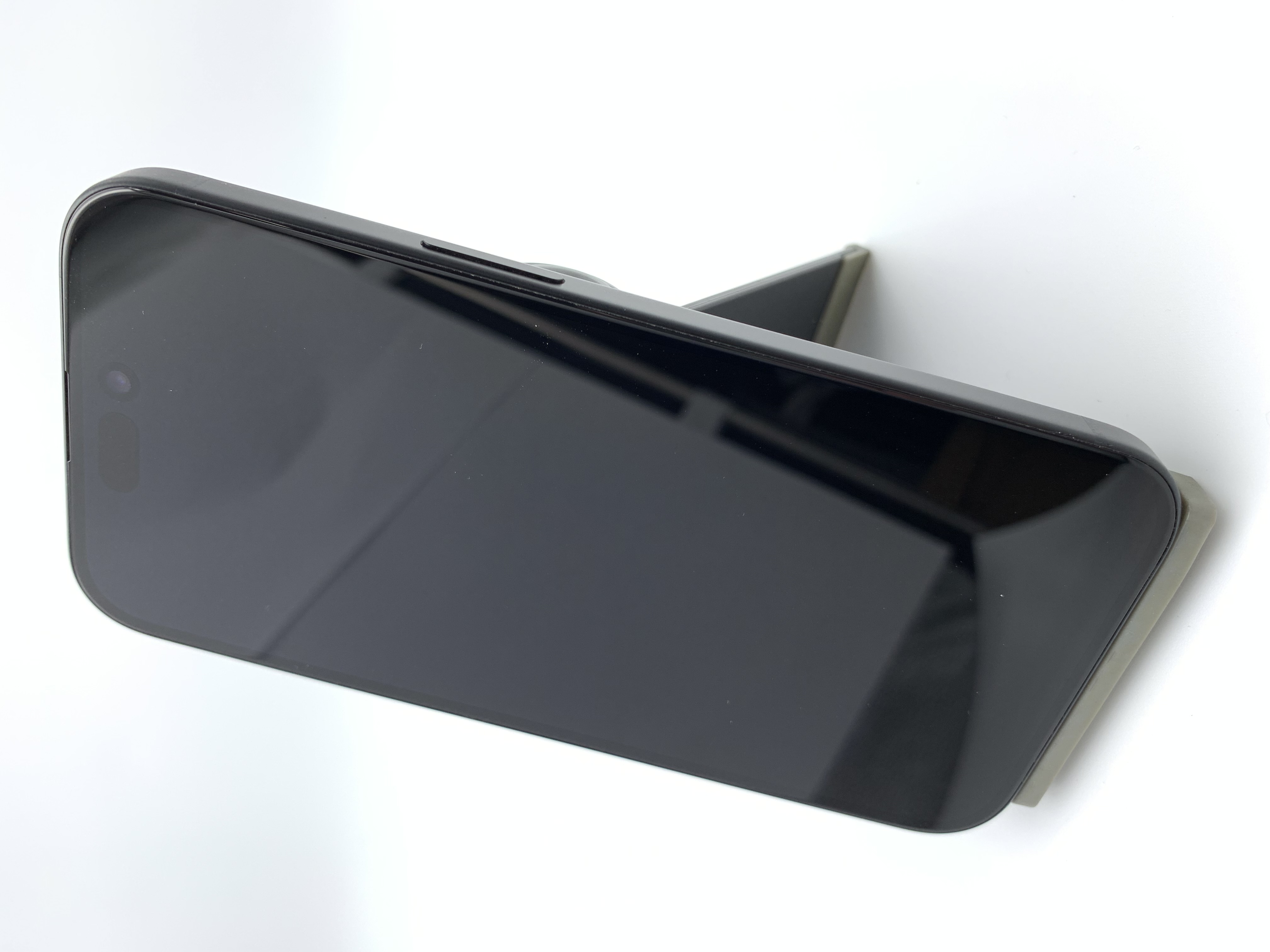 【中古：Cランク】【フレーム使用感あり】iPhone 15 128GB ブラック Simロック無し【30日返金保証】【赤ロム保証付き】