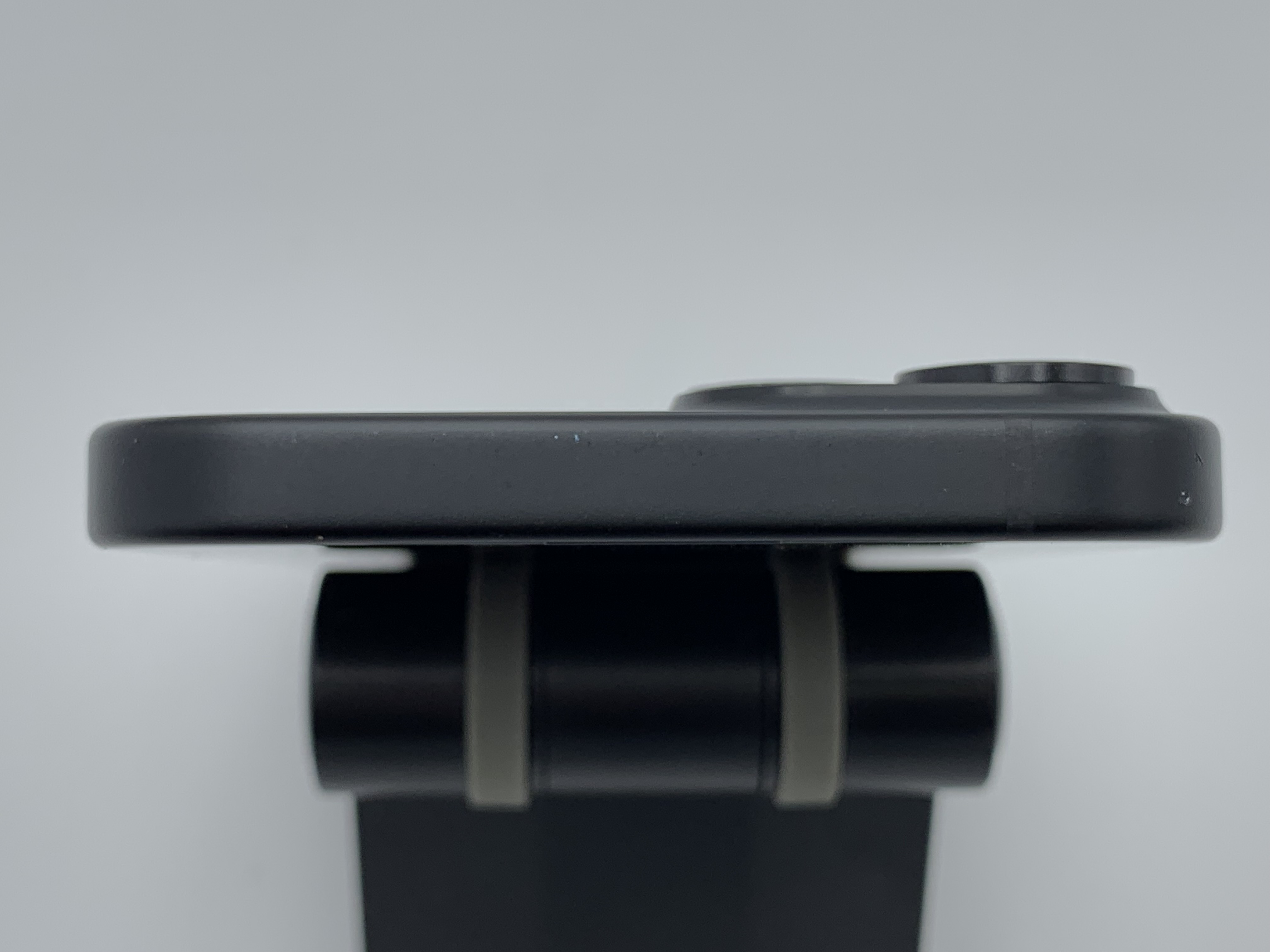 【中古：Cランク】【フレーム使用感あり】iPhone 15 128GB ブラック Simロック無し【30日返金保証】【赤ロム保証付き】