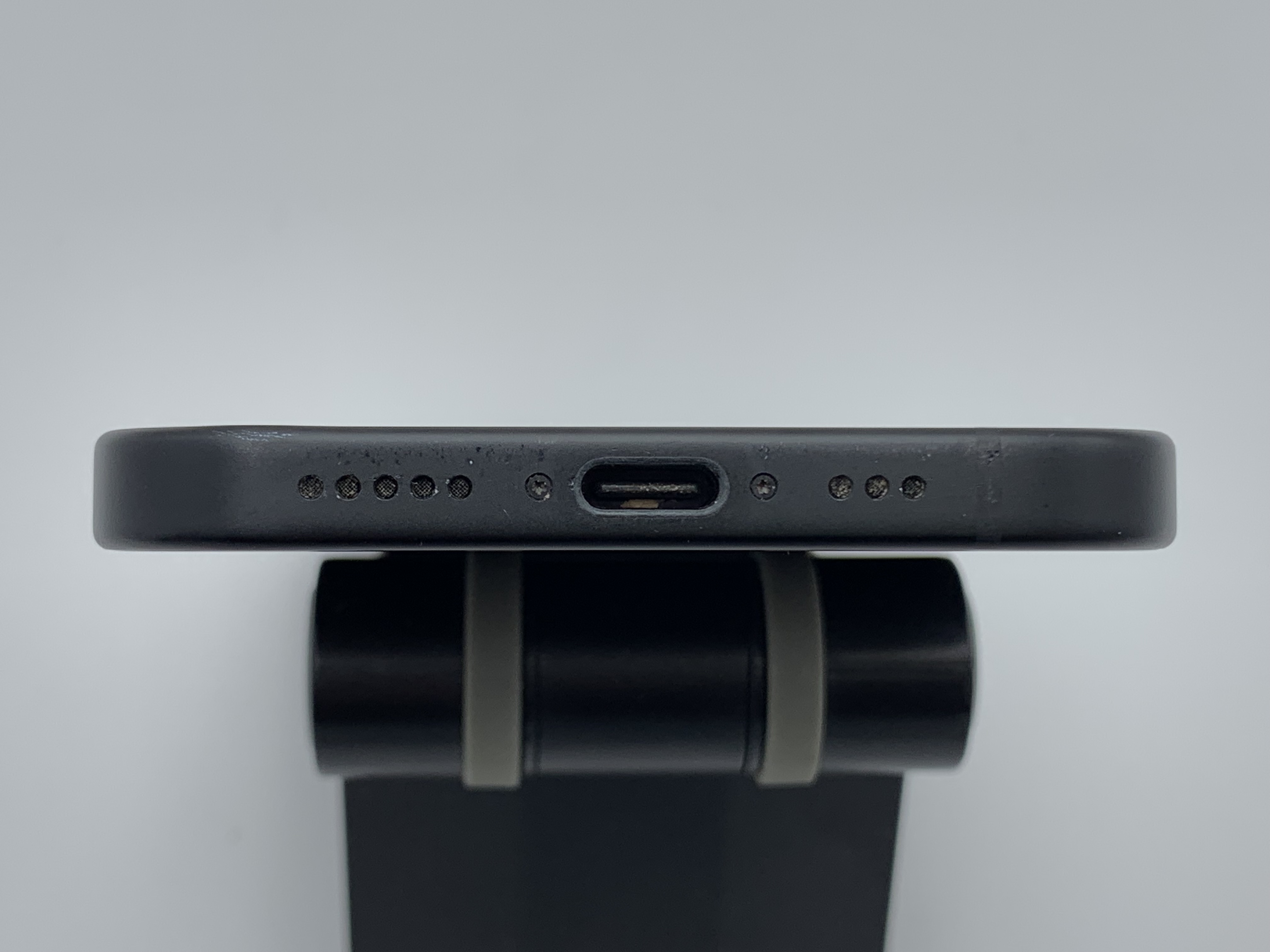 【中古：Cランク】【フレーム使用感あり】iPhone 15 128GB ブラック Simロック無し【30日返金保証】【赤ロム保証付き】