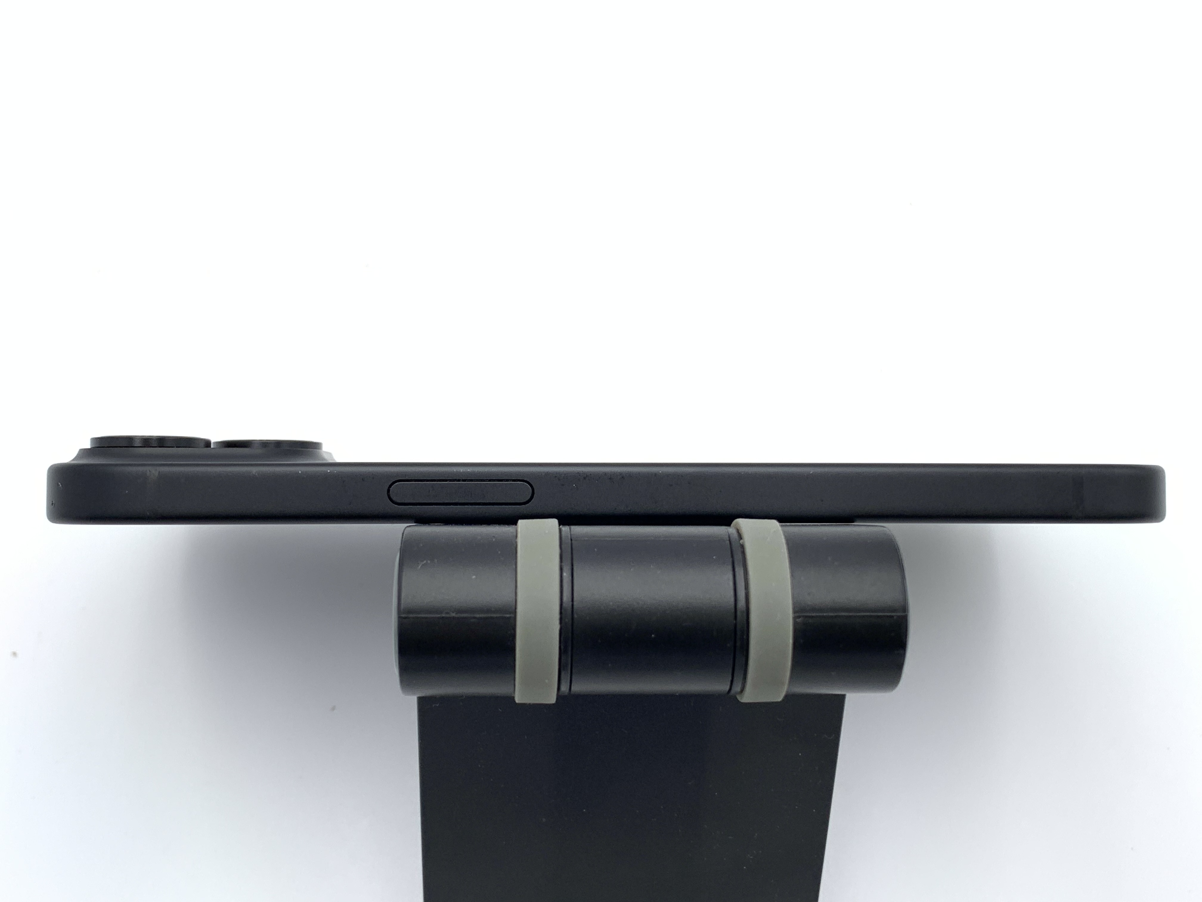 【中古：Cランク】【フレーム使用感あり】iPhone 15 128GB ブラック Simロック無し【30日返金保証】【赤ロム保証付き】