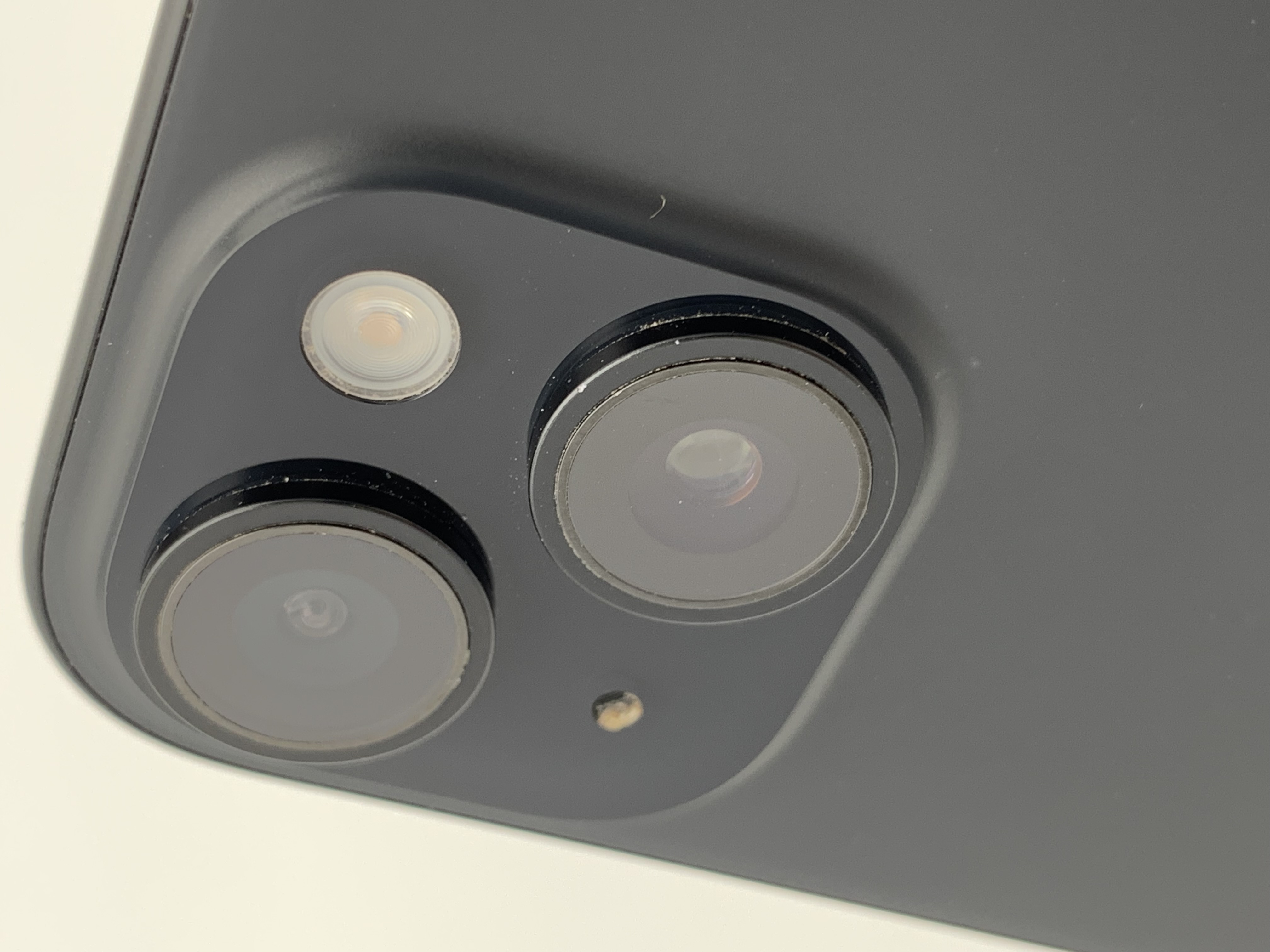 【中古：Cランク】【フレーム使用感あり】iPhone 15 128GB ブラック Simロック無し【30日返金保証】【赤ロム保証付き】