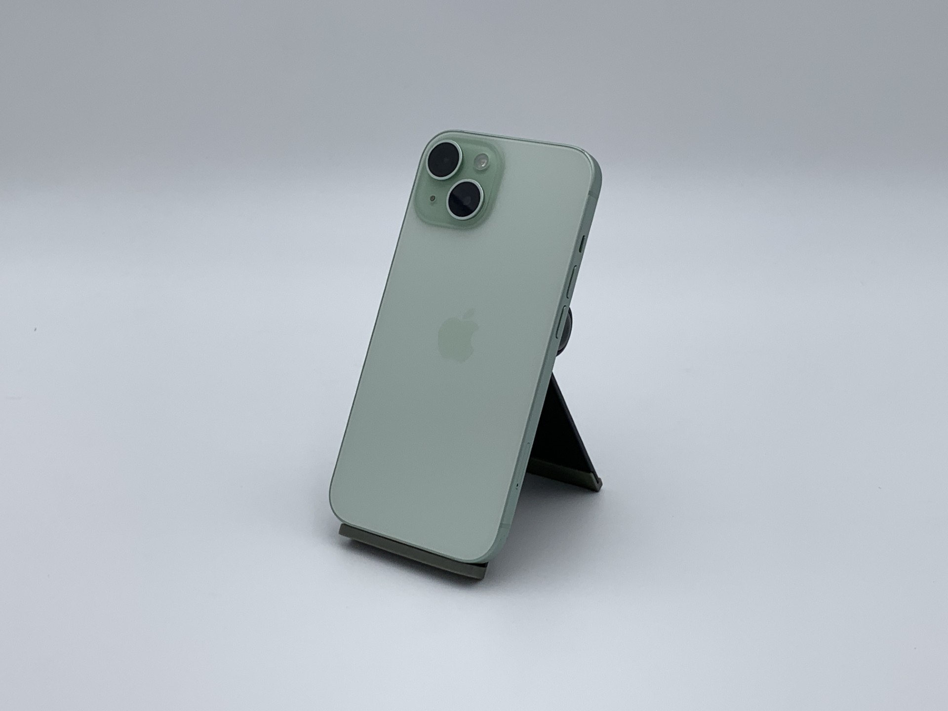 【中古：Bランク】iPhone 15 256GB グリーン SIMロック無し【30日返金保証】【赤ロム保証付き】