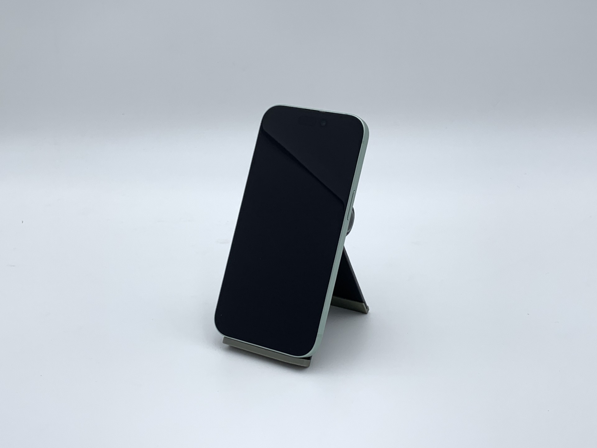 【中古：Bランク】iPhone 15 256GB グリーン SIMロック無し【30日返金保証】【赤ロム保証付き】