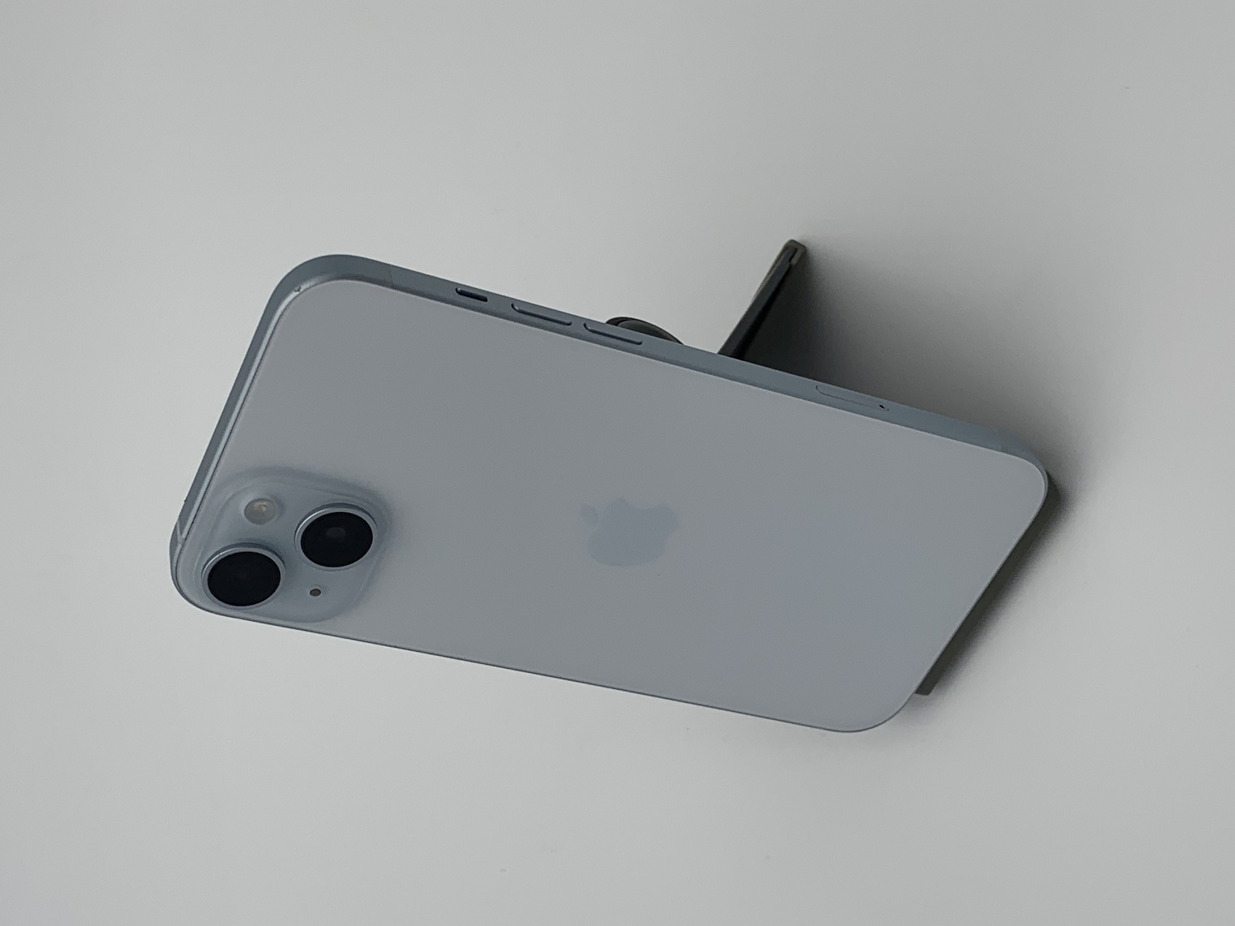 【中古：Bランク】iPhone 15 Plus 128GB ブルー simロック解除済【30日返金保証】【赤ロム保証付き】