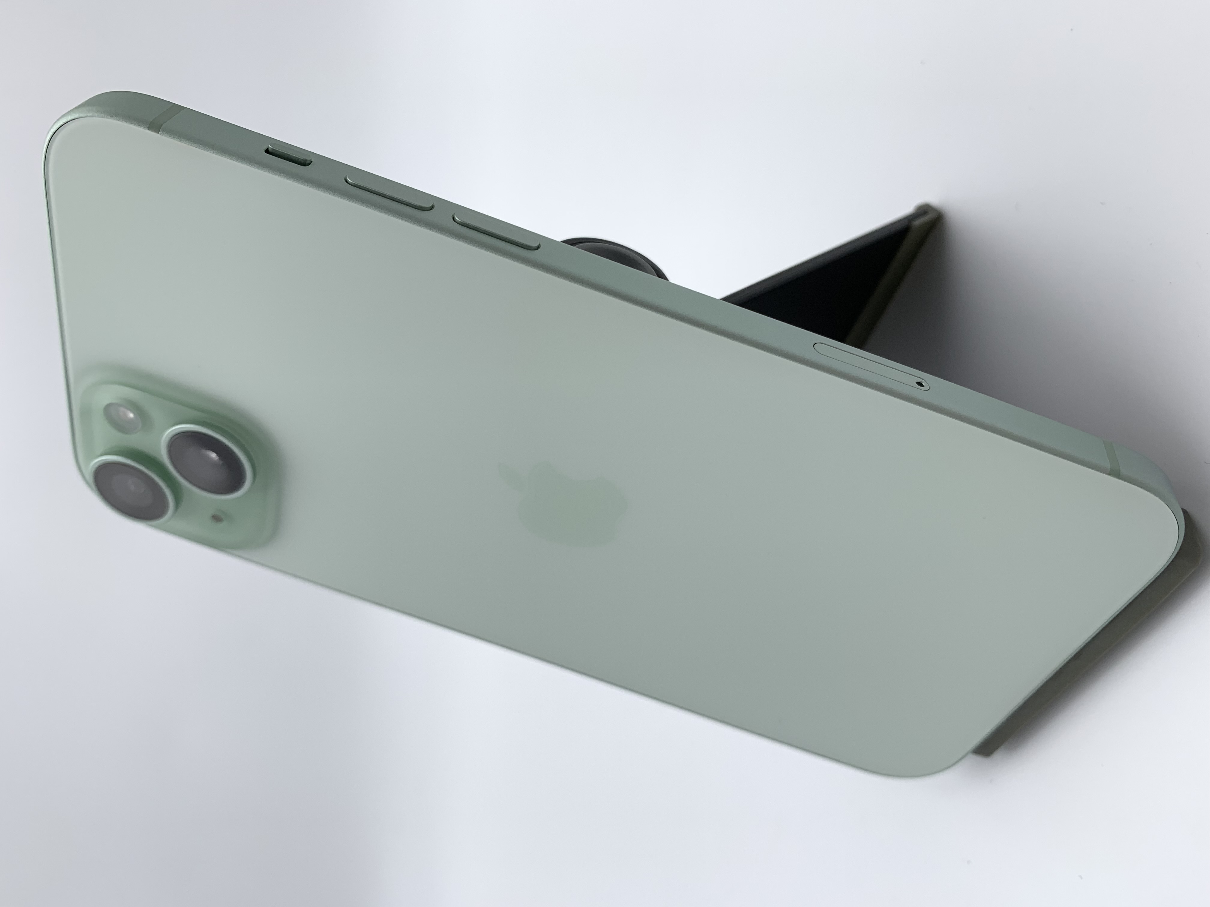 【中古：Cランク】iPhone 15 Plus 256GB グリーン simロックなし【30日返金保証】【赤ロム保証付き】