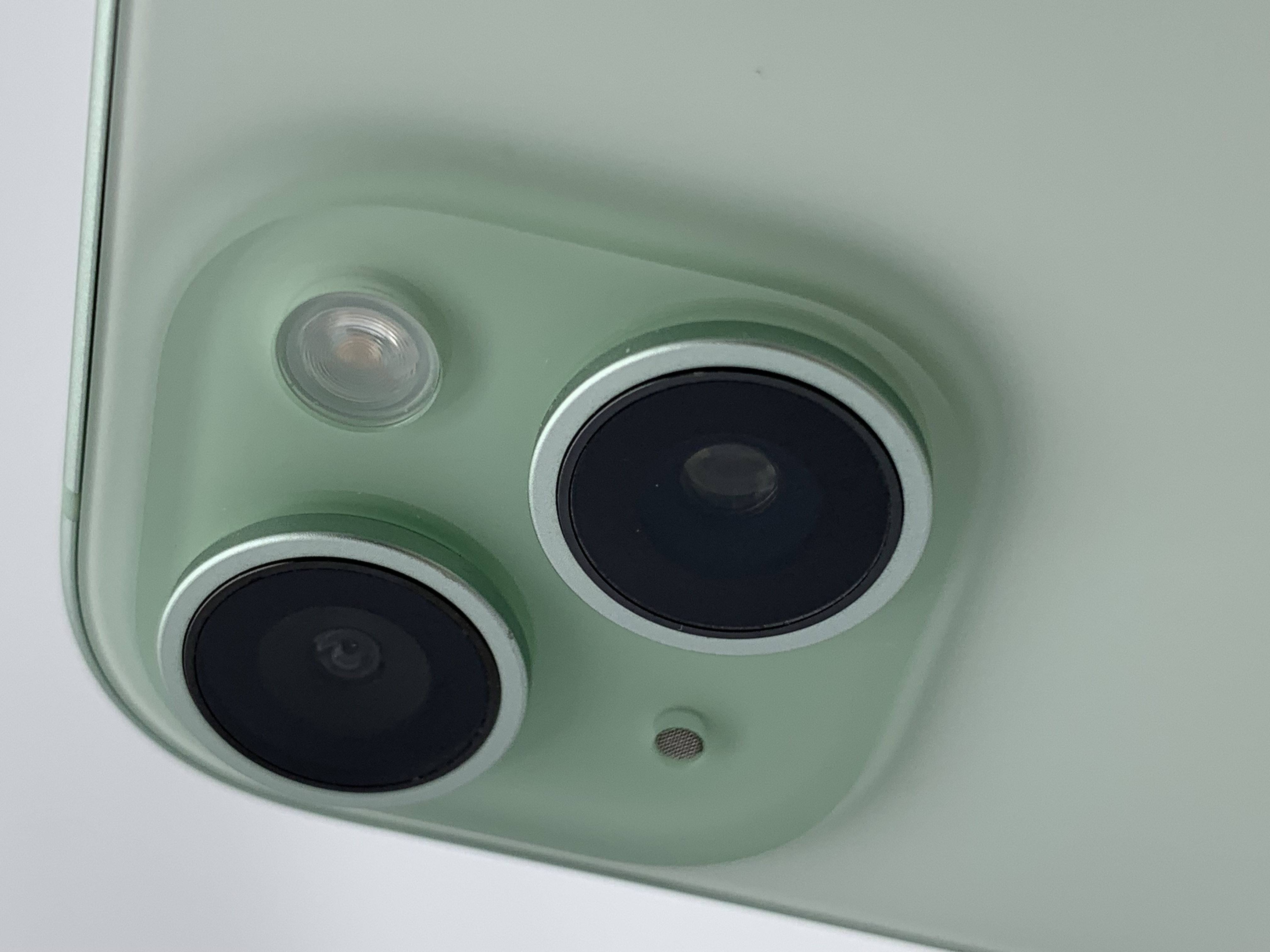 【中古：Cランク】iPhone 15 Plus 256GB グリーン simロックなし【30日返金保証】【赤ロム保証付き】